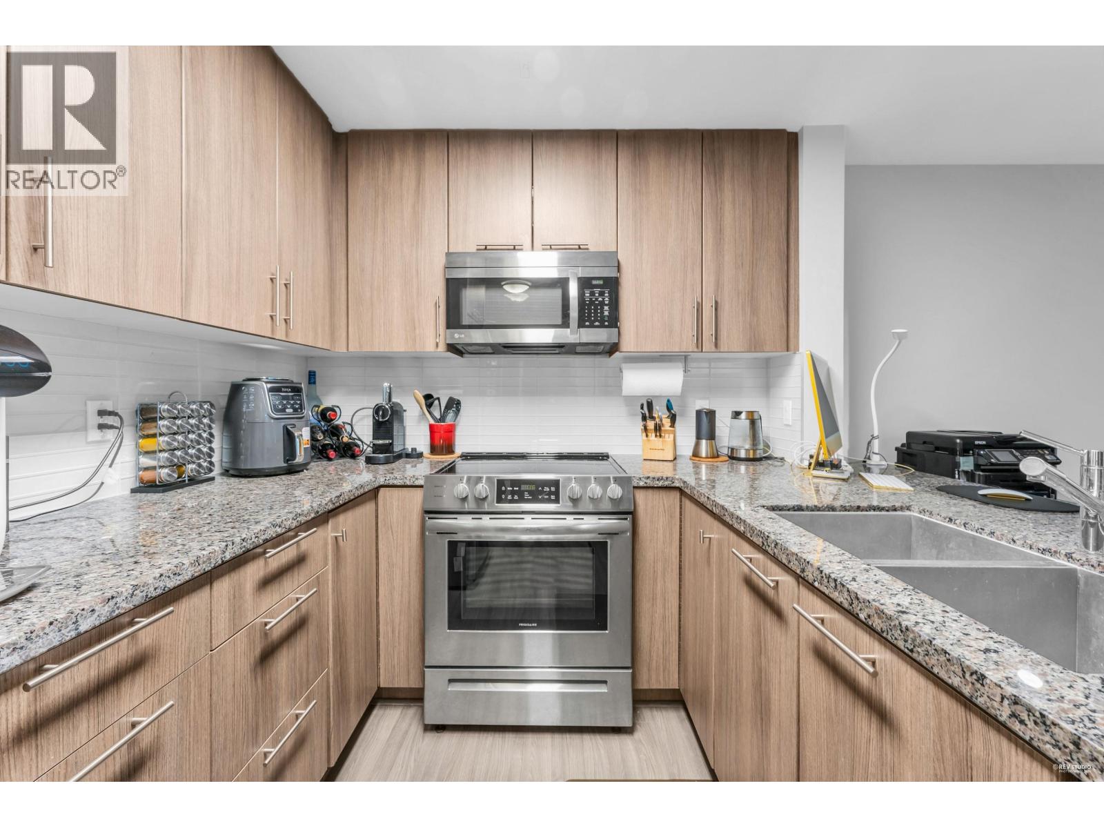 409 12075 Edge Street Property Photo 3