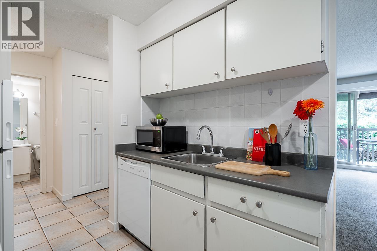 506 9857 Manchester Drive Property Photo 3