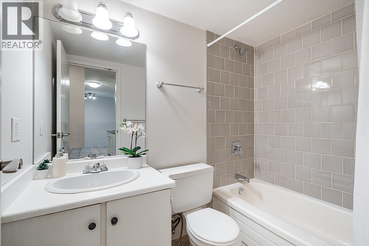 506 9857 Manchester Drive Property Photo 6