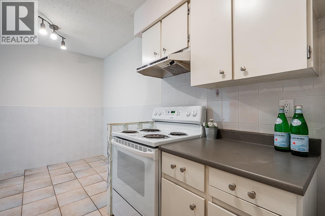 506 9857 Manchester Drive Property Photo 8