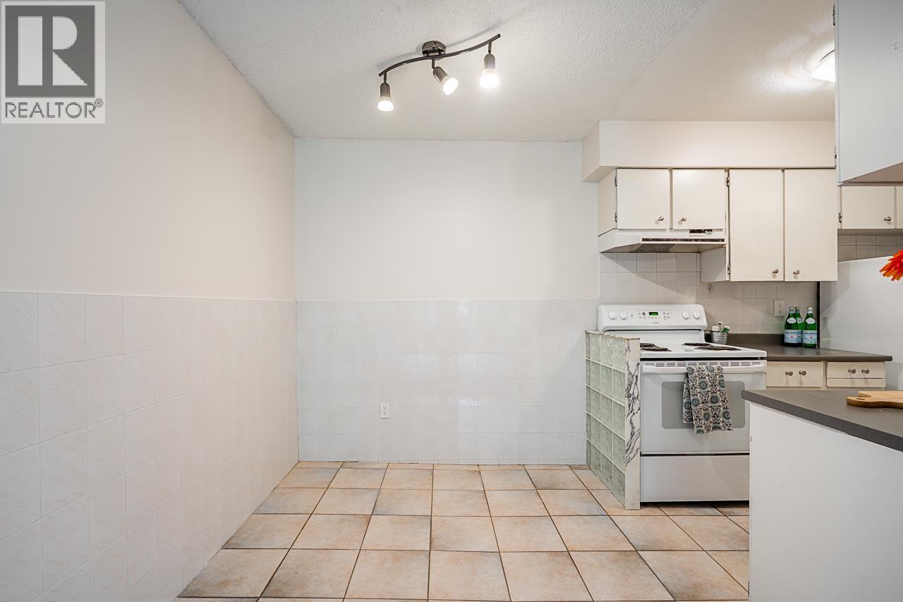 506 9857 Manchester Drive Property Photo 9