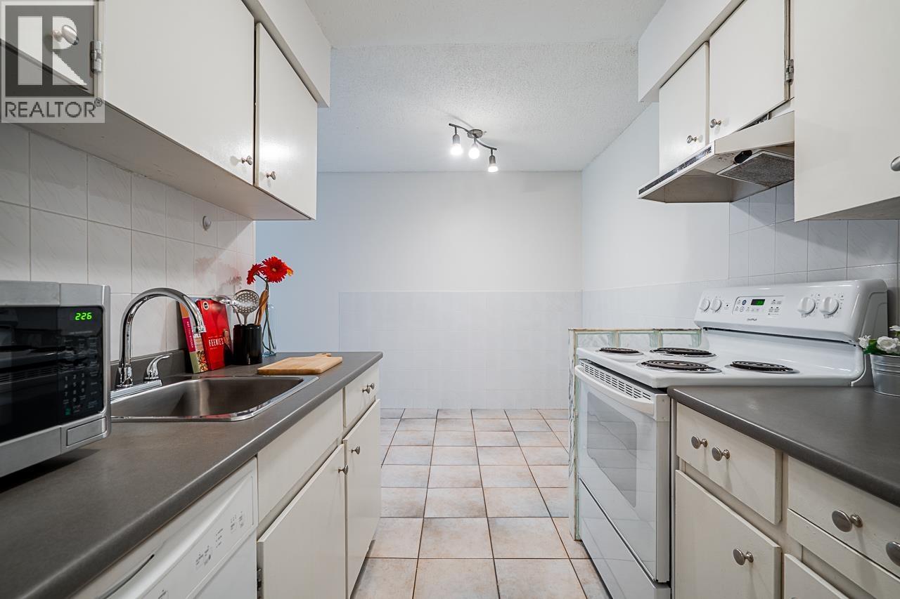 506 9857 Manchester Drive Property Photo 11