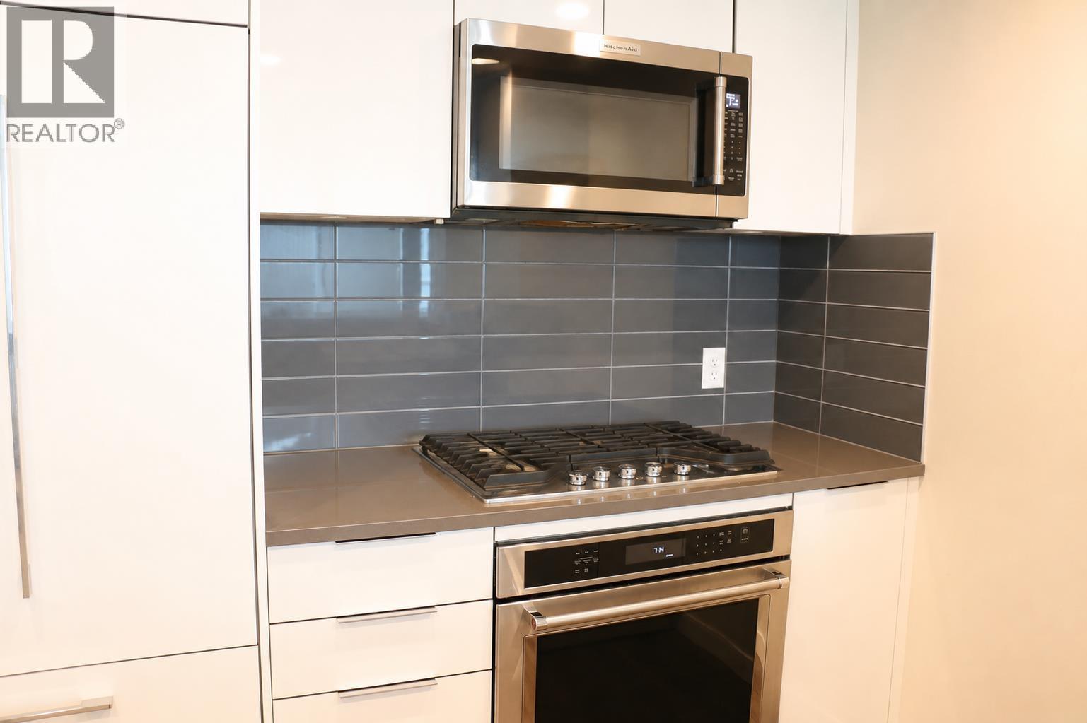 1902 3096 Windsor Gate Property Photo 5