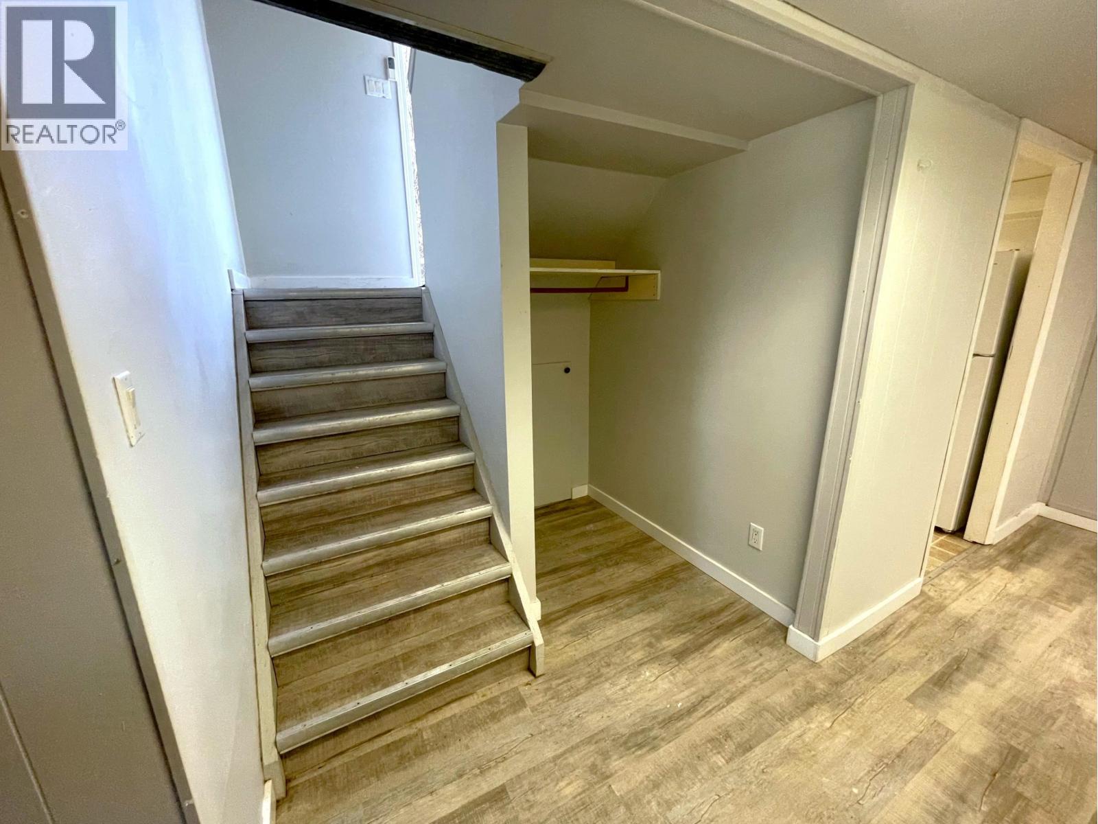 9714-9716 102 Avenue Property Photo 3