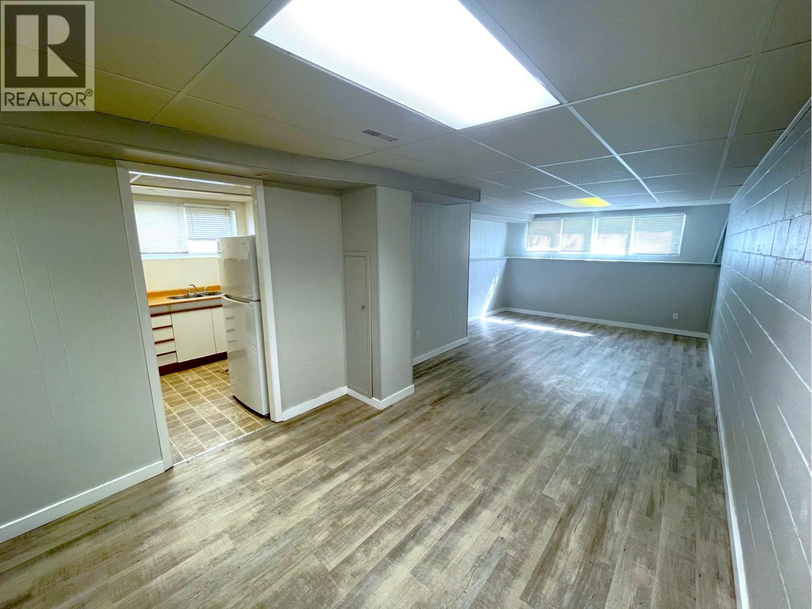 9714-9716 102 Avenue Property Photo 4