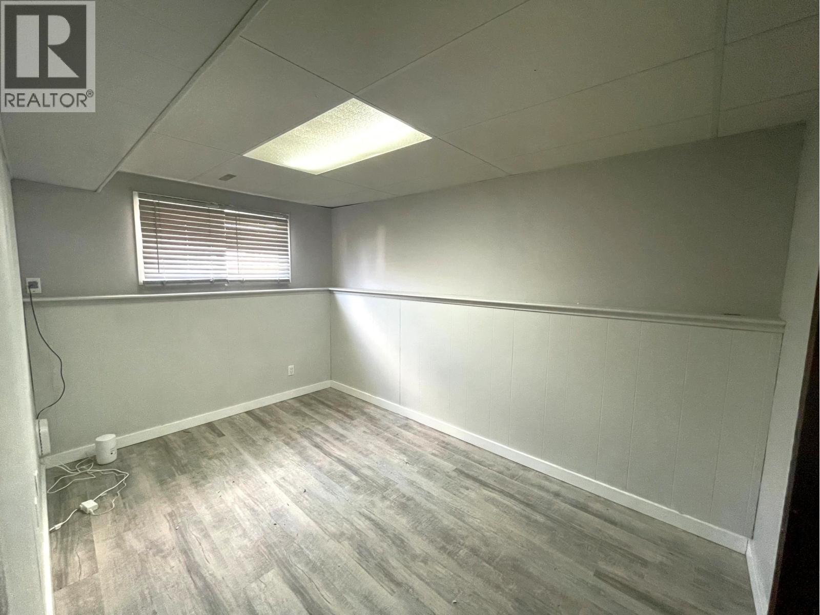 9714-9716 102 Avenue Property Photo 7
