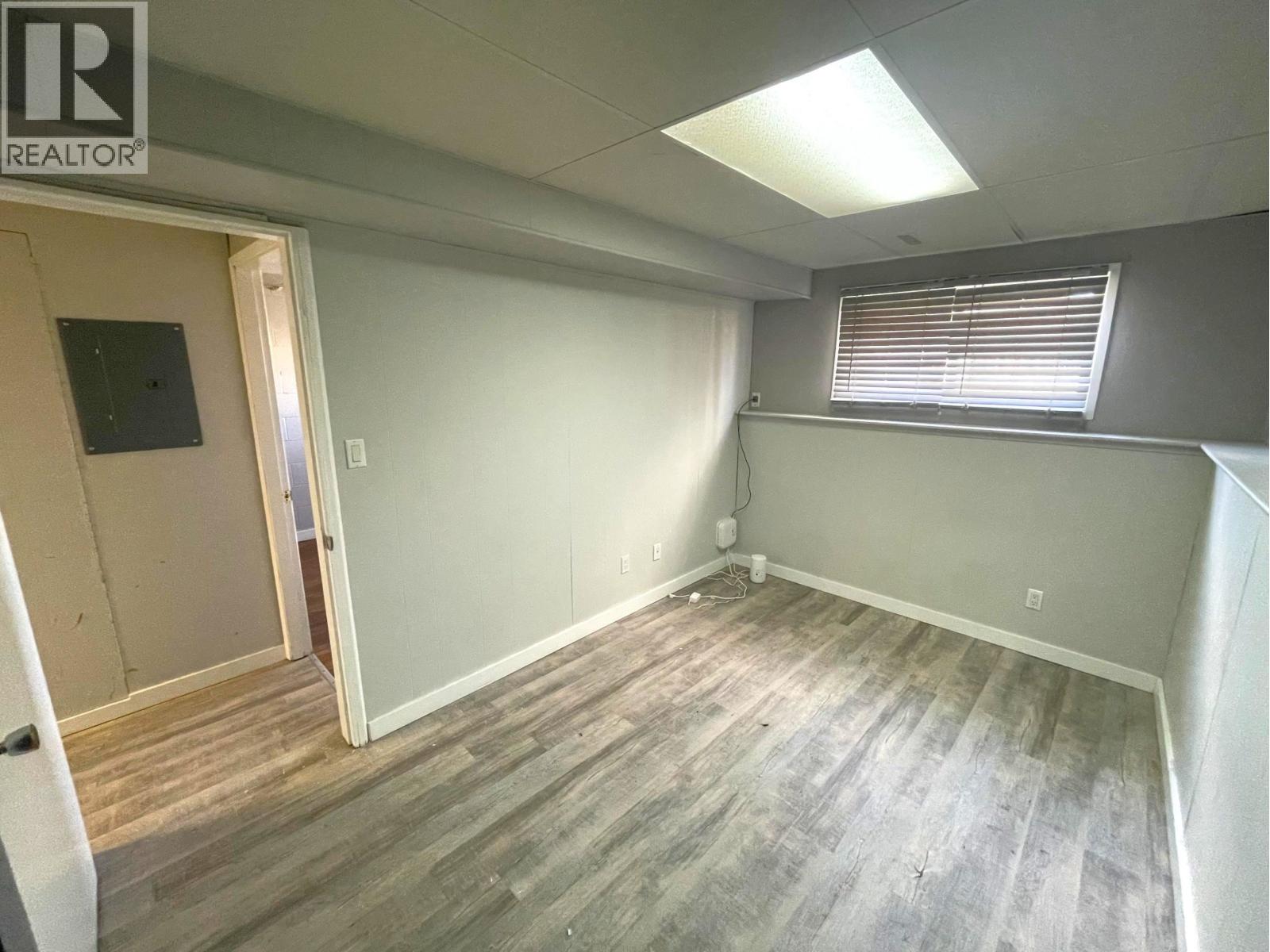 9714-9716 102 Avenue Property Photo 8