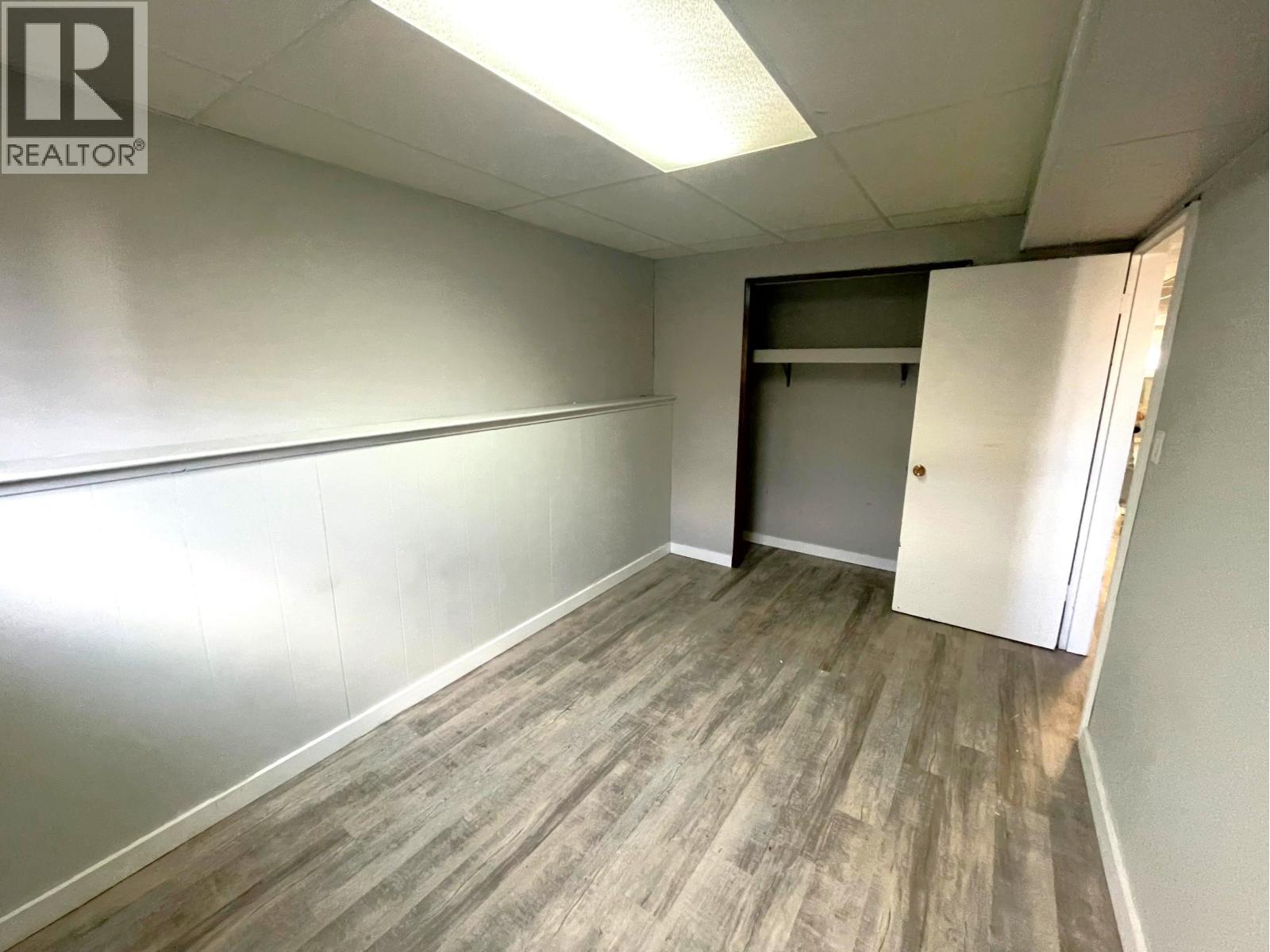 9714-9716 102 Avenue Property Photo 10