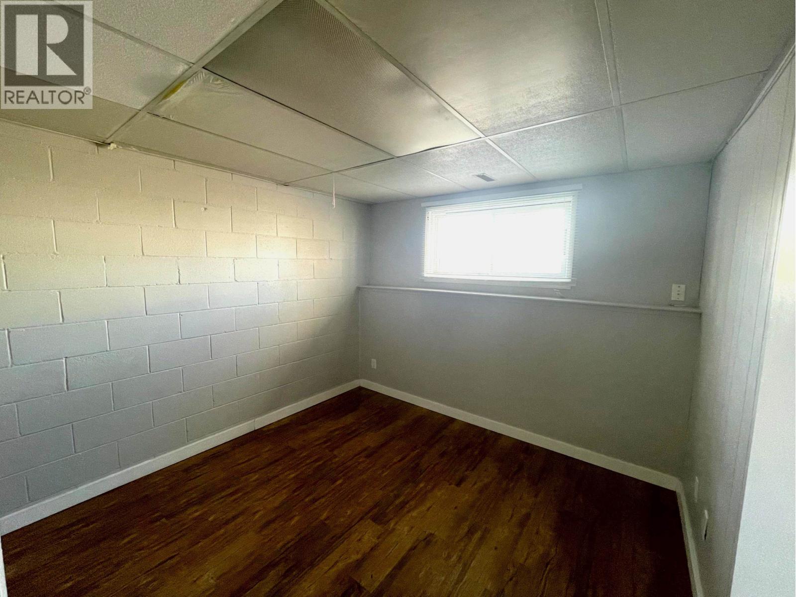 9714-9716 102 Avenue Property Photo 11
