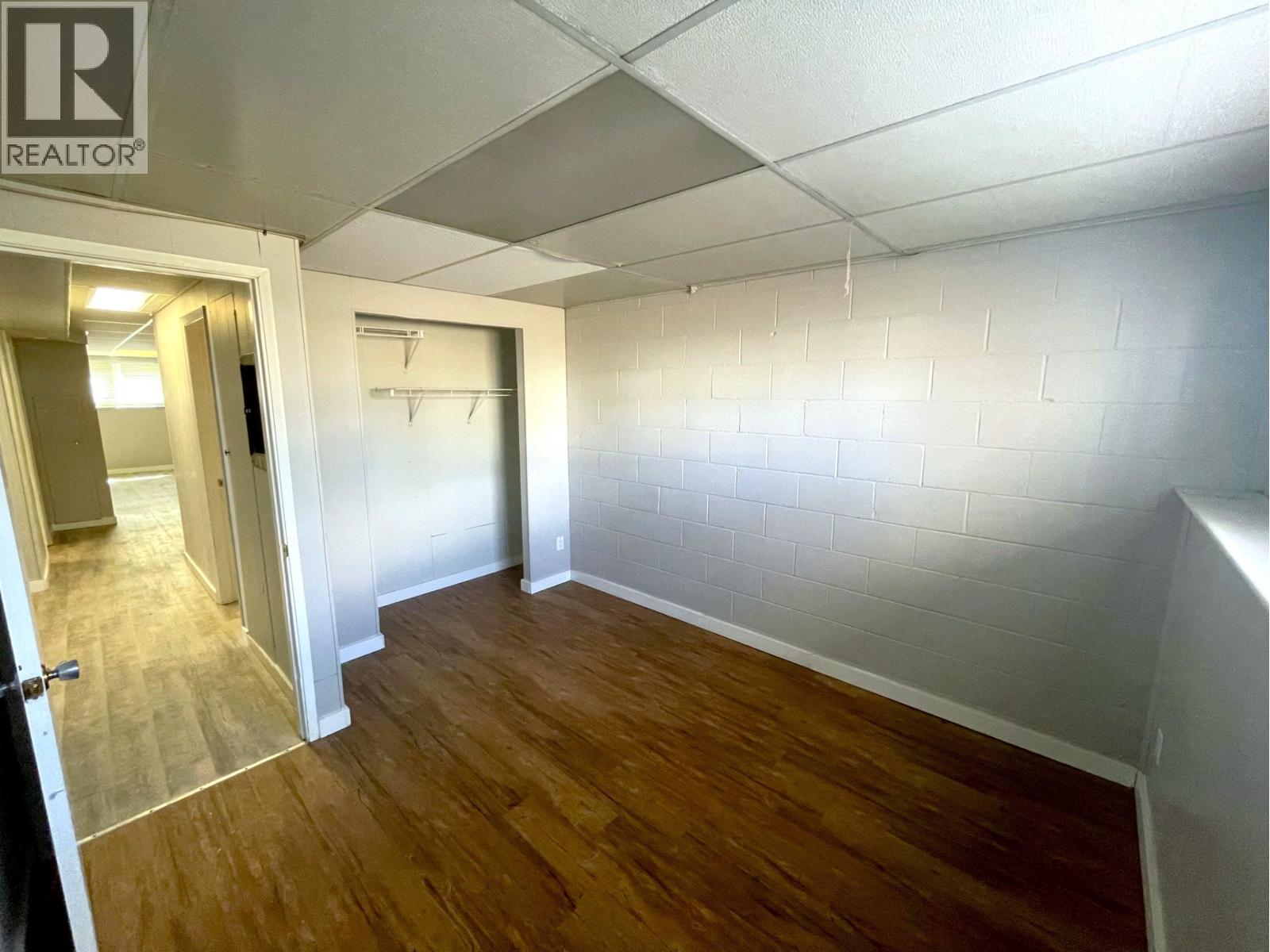 9714-9716 102 Avenue Property Photo 14