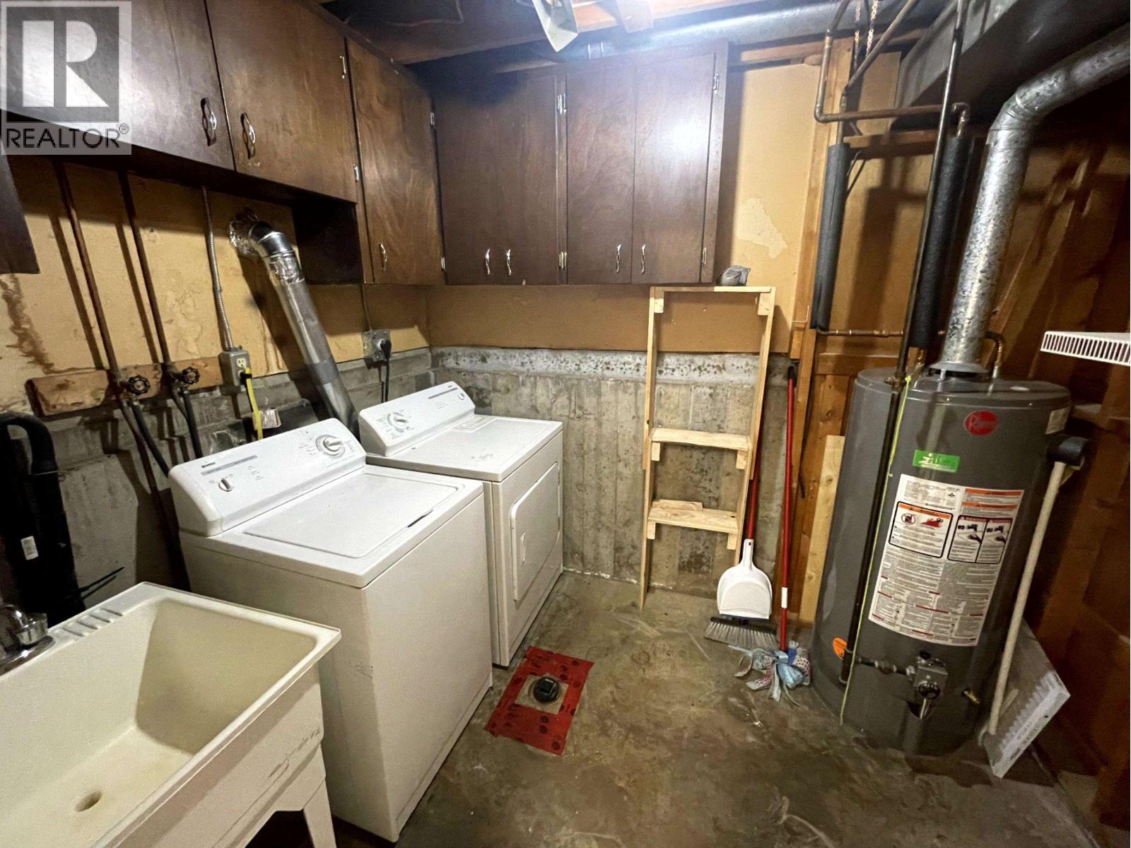 9714-9716 102 Avenue Property Photo 17
