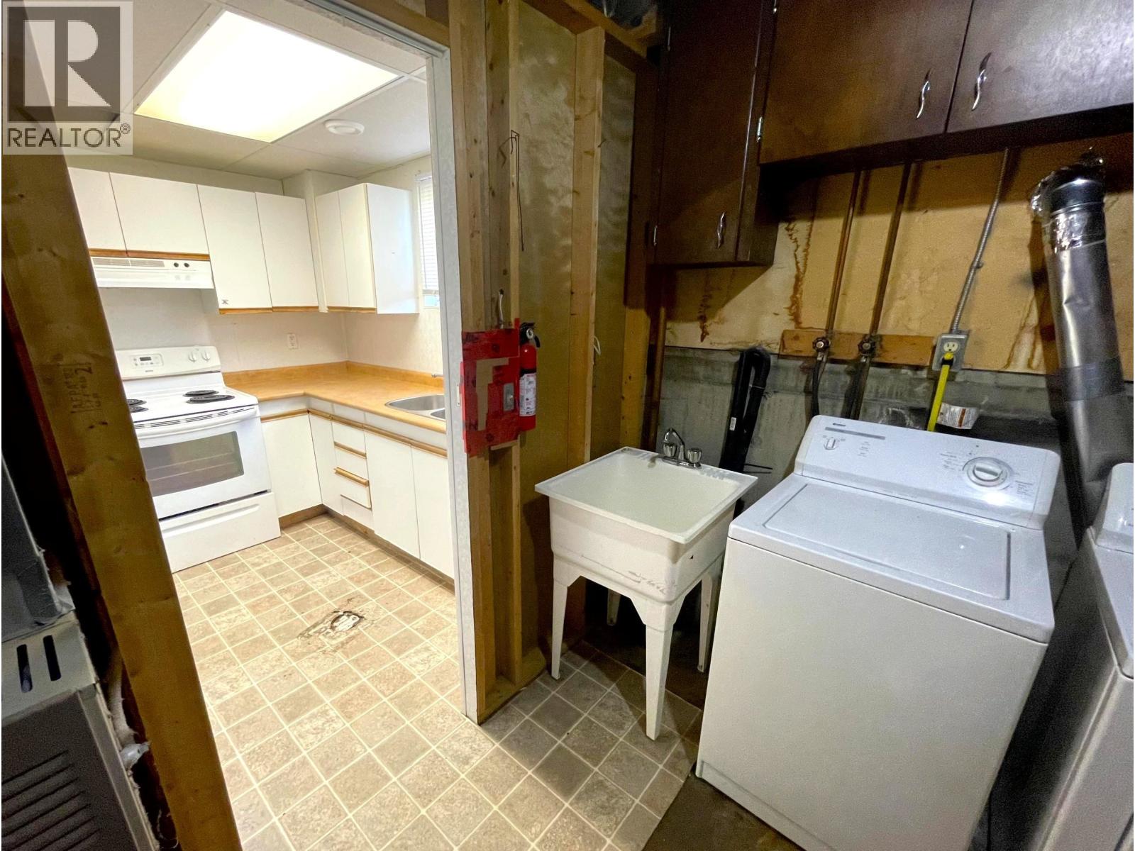 9714-9716 102 Avenue Property Photo 18