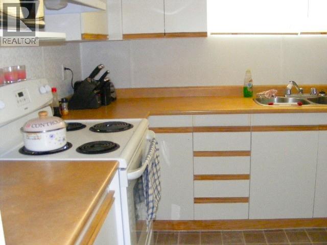 9714-9716 102 Avenue Property Photo 23