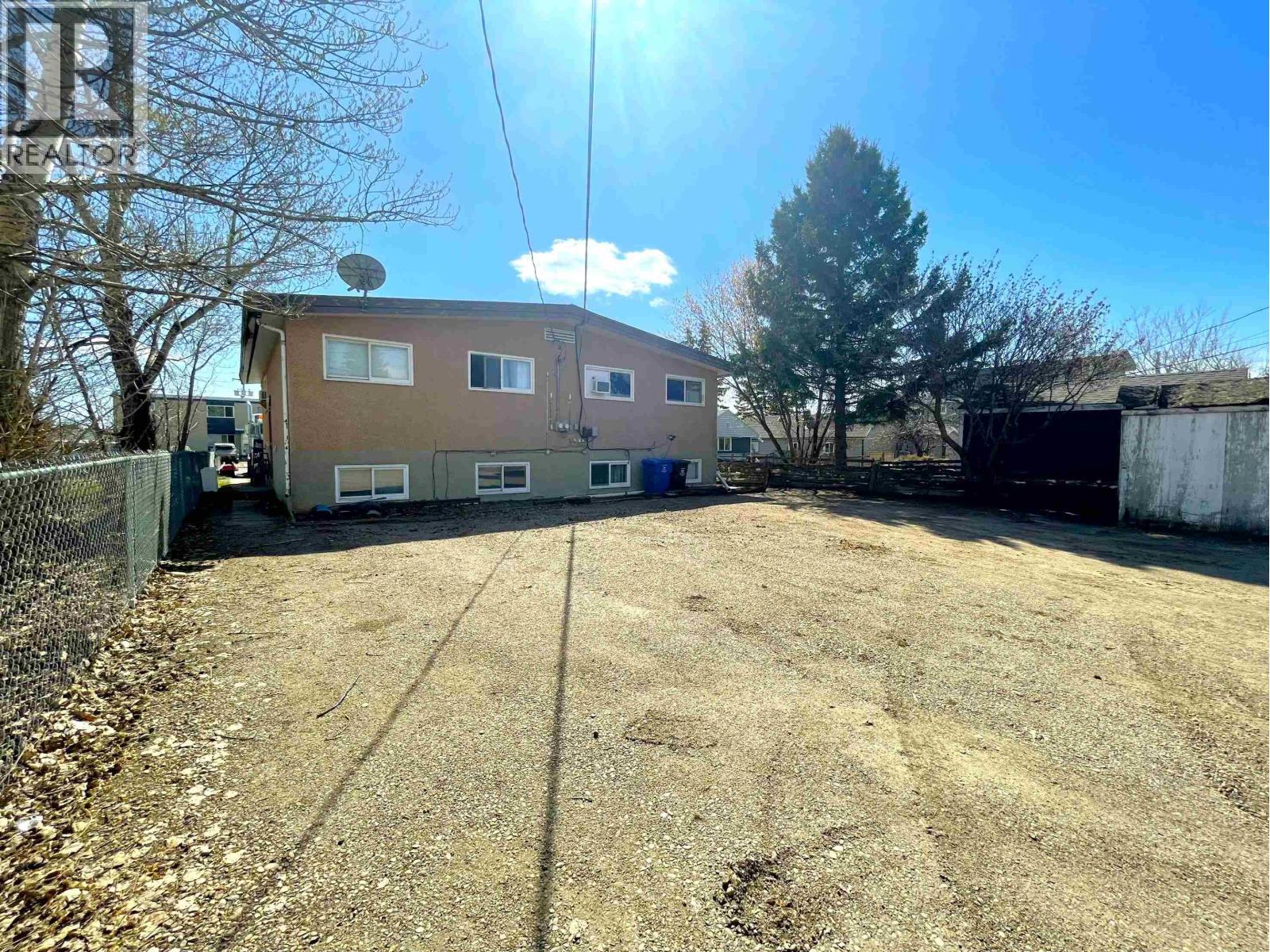 9714-9716 102 Avenue Property Photo 28