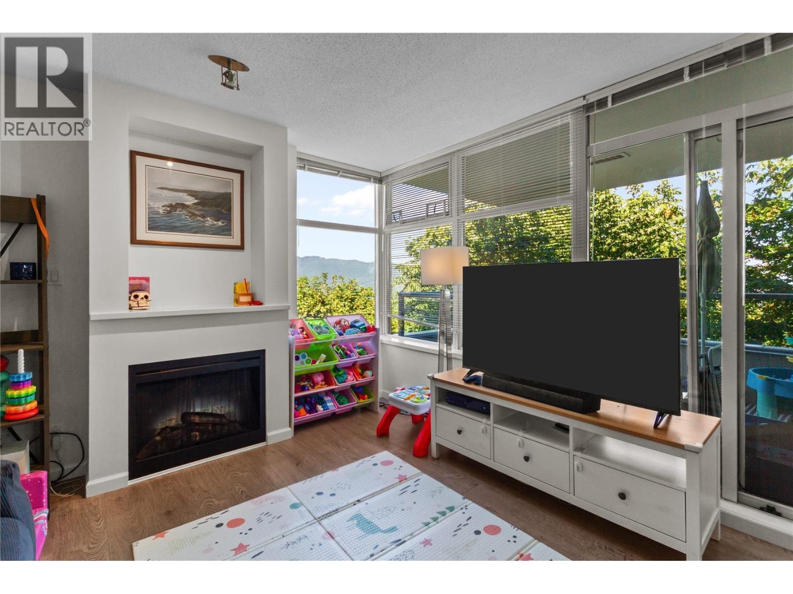 307 9298 University Crescent Property Photo 3