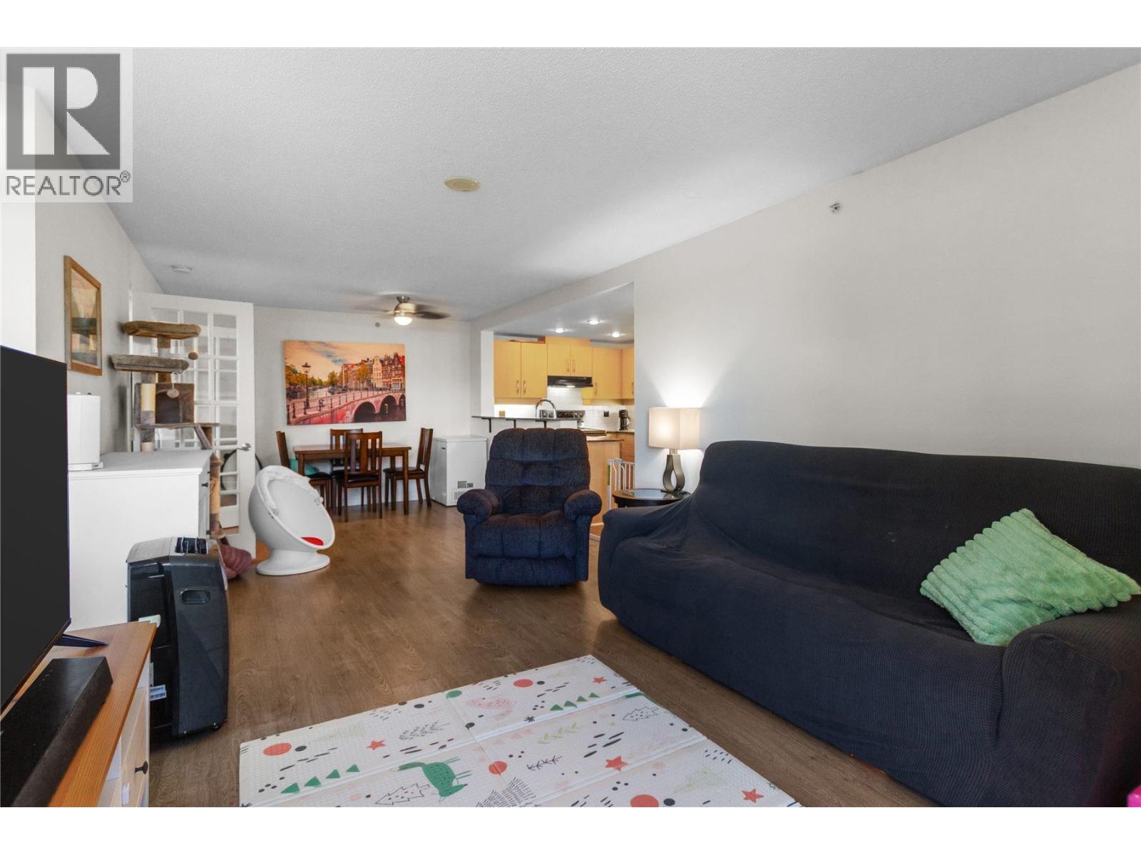 307 9298 University Crescent Property Photo 4