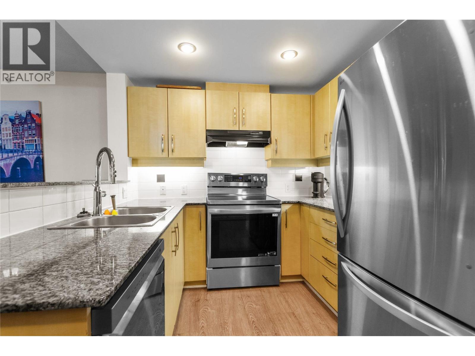 307 9298 University Crescent Property Photo 9