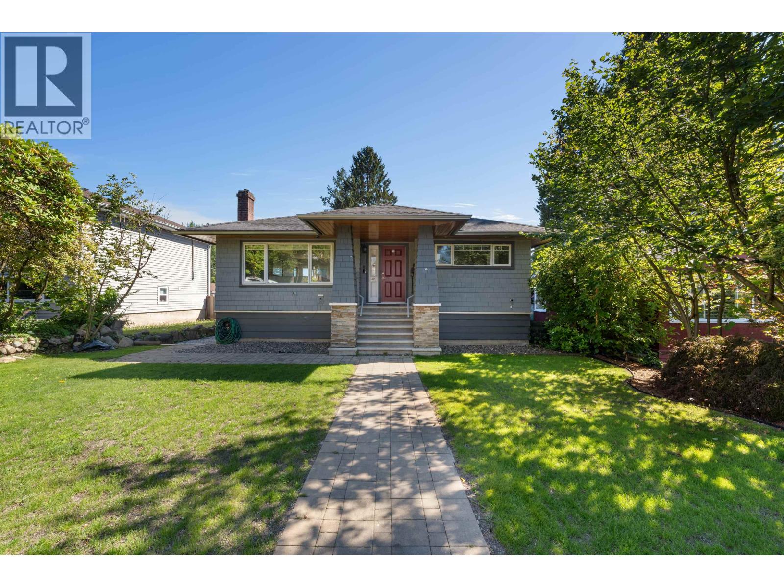 409 W 27th Street Property Photo 1