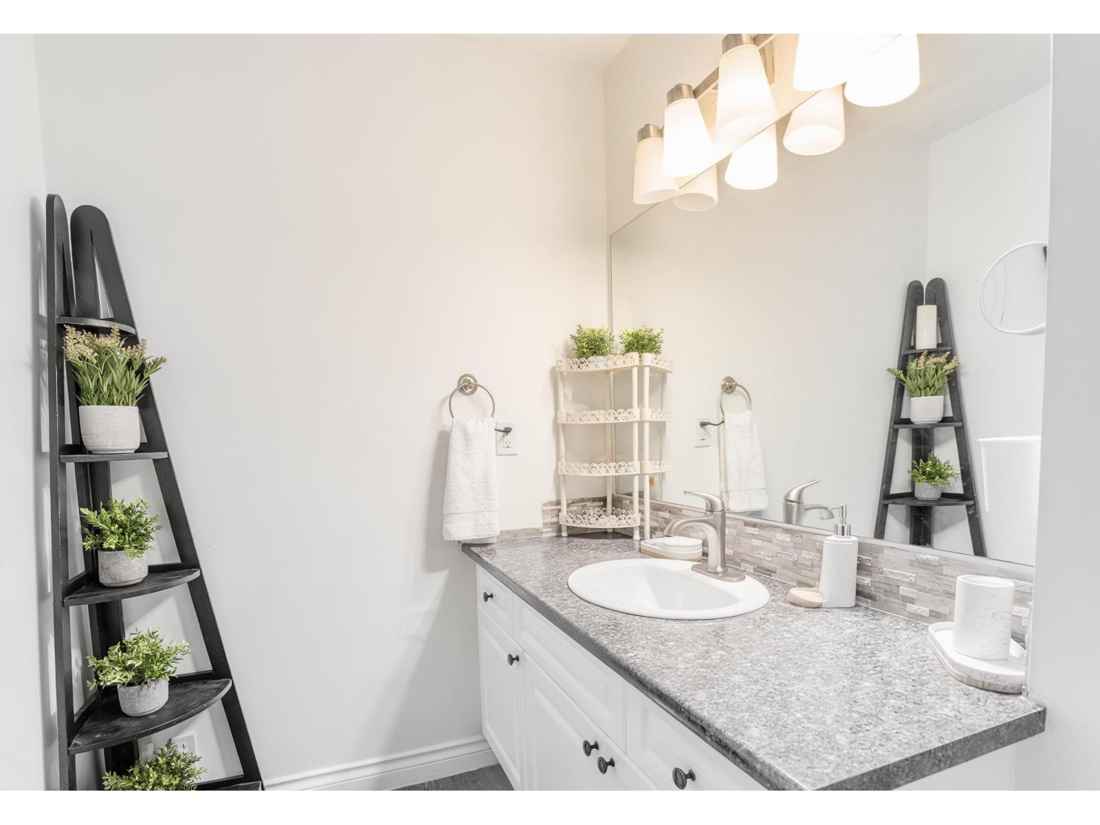 312 13771 72a Avenue Property Photo 16