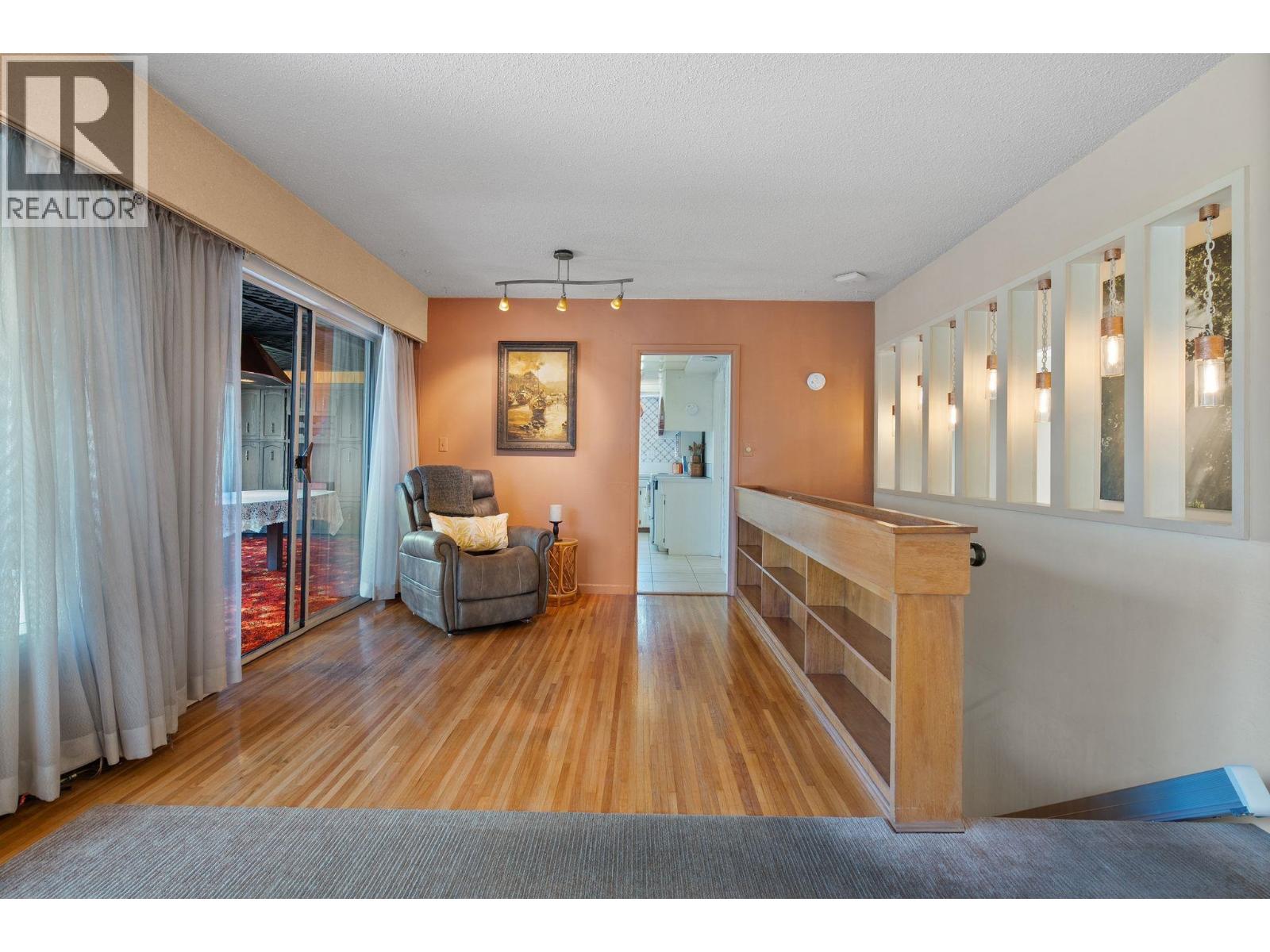 8660 Fairfax Crescent Property Photo 13
