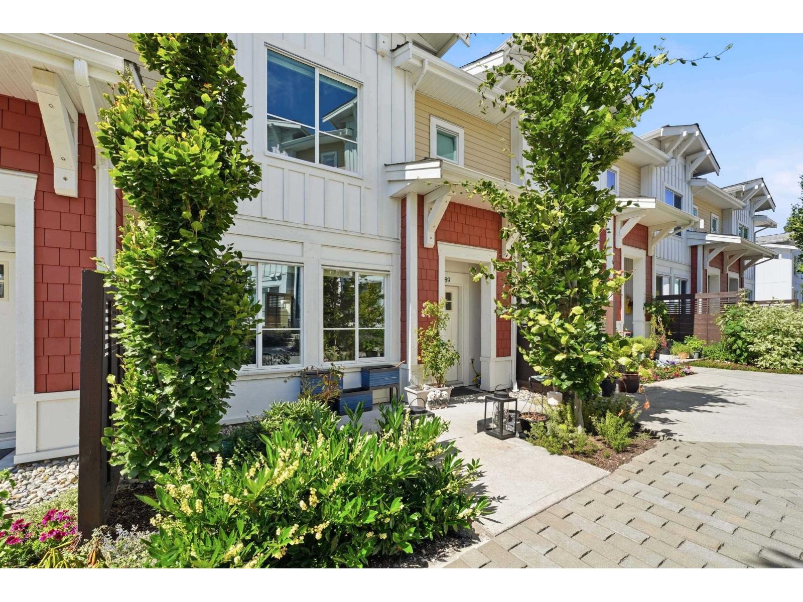 89 16561 17a Street Property Photo 2