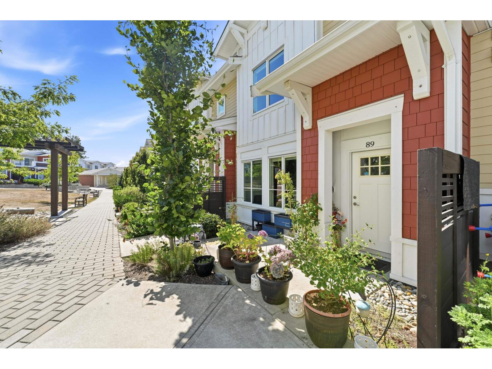 89 16561 17a Street Property Photo 3