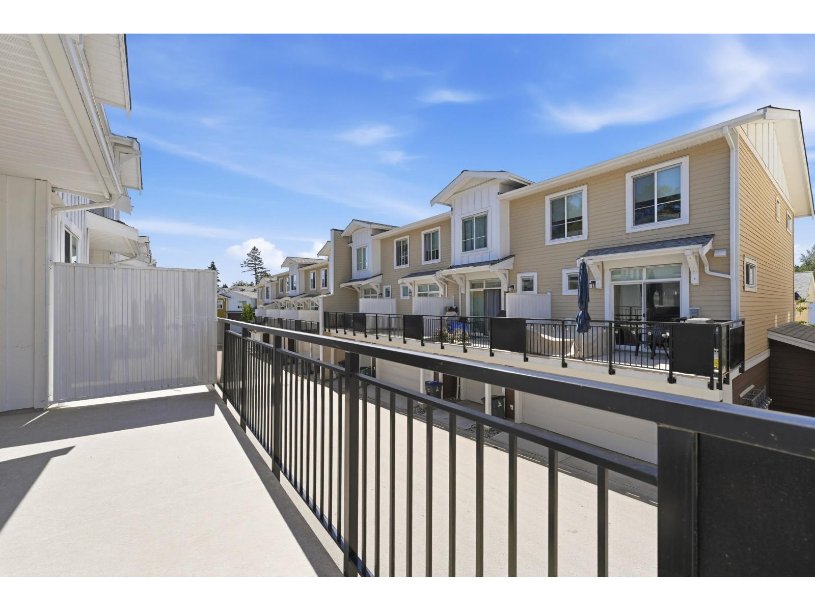 89 16561 17a Street Property Photo 26