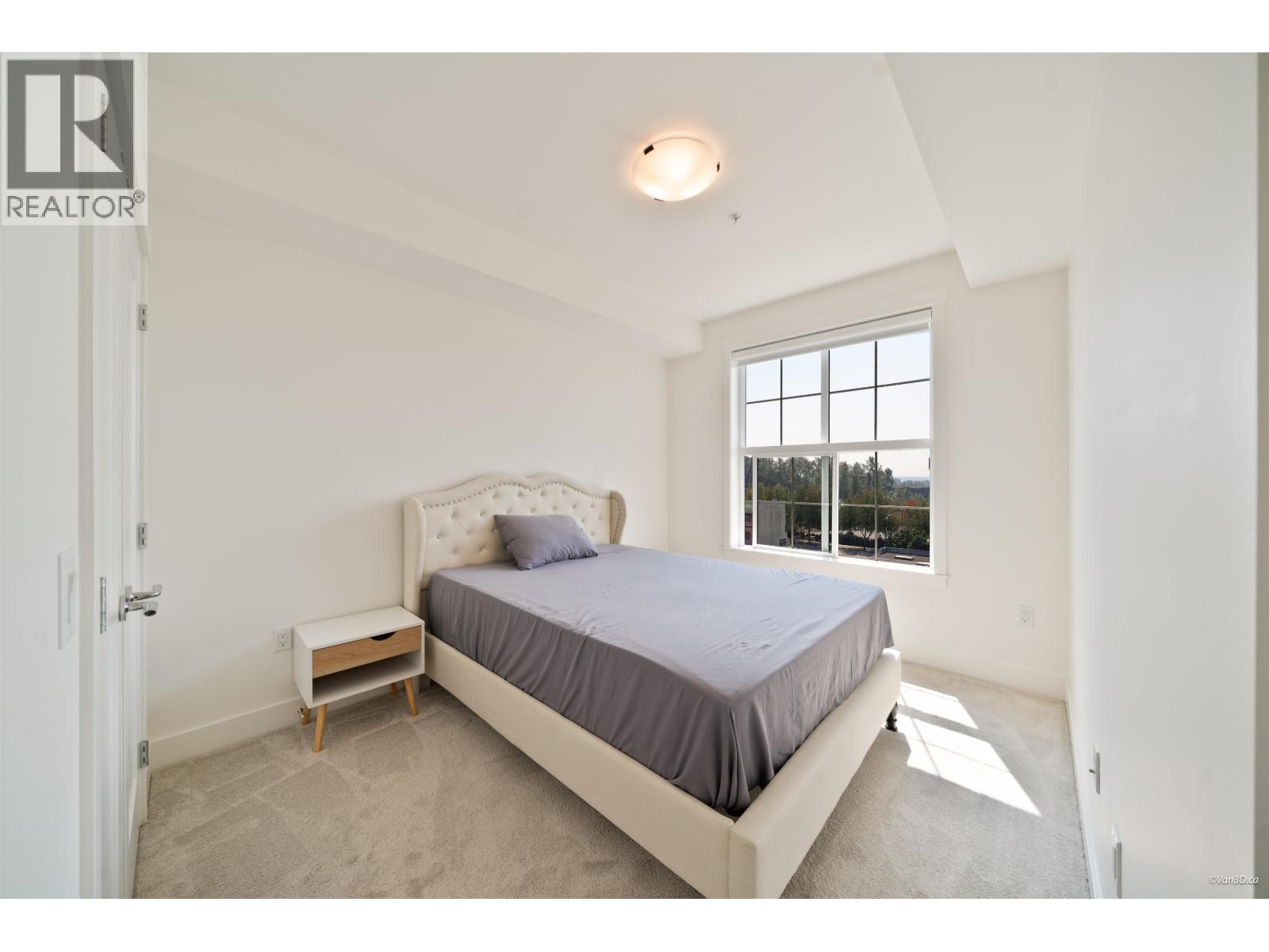507 22633 Selkirk Avenue Property Photo 17