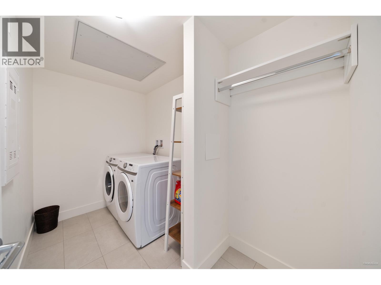 507 22633 Selkirk Avenue Property Photo 19