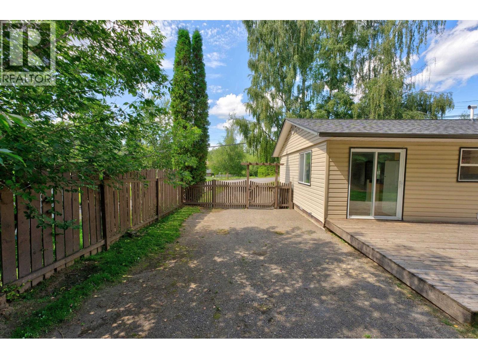 2073 Woodhaven Drive Property Photo 3