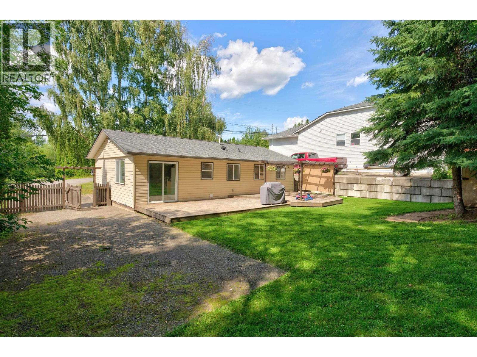 2073 Woodhaven Drive Property Photo 4