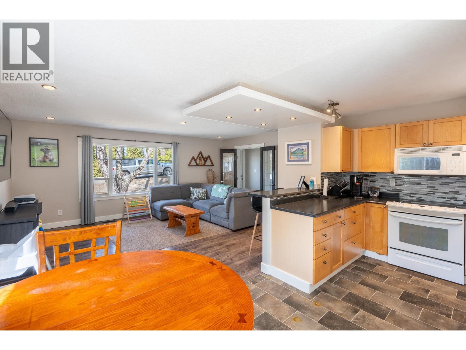 2073 Woodhaven Drive Property Photo 15