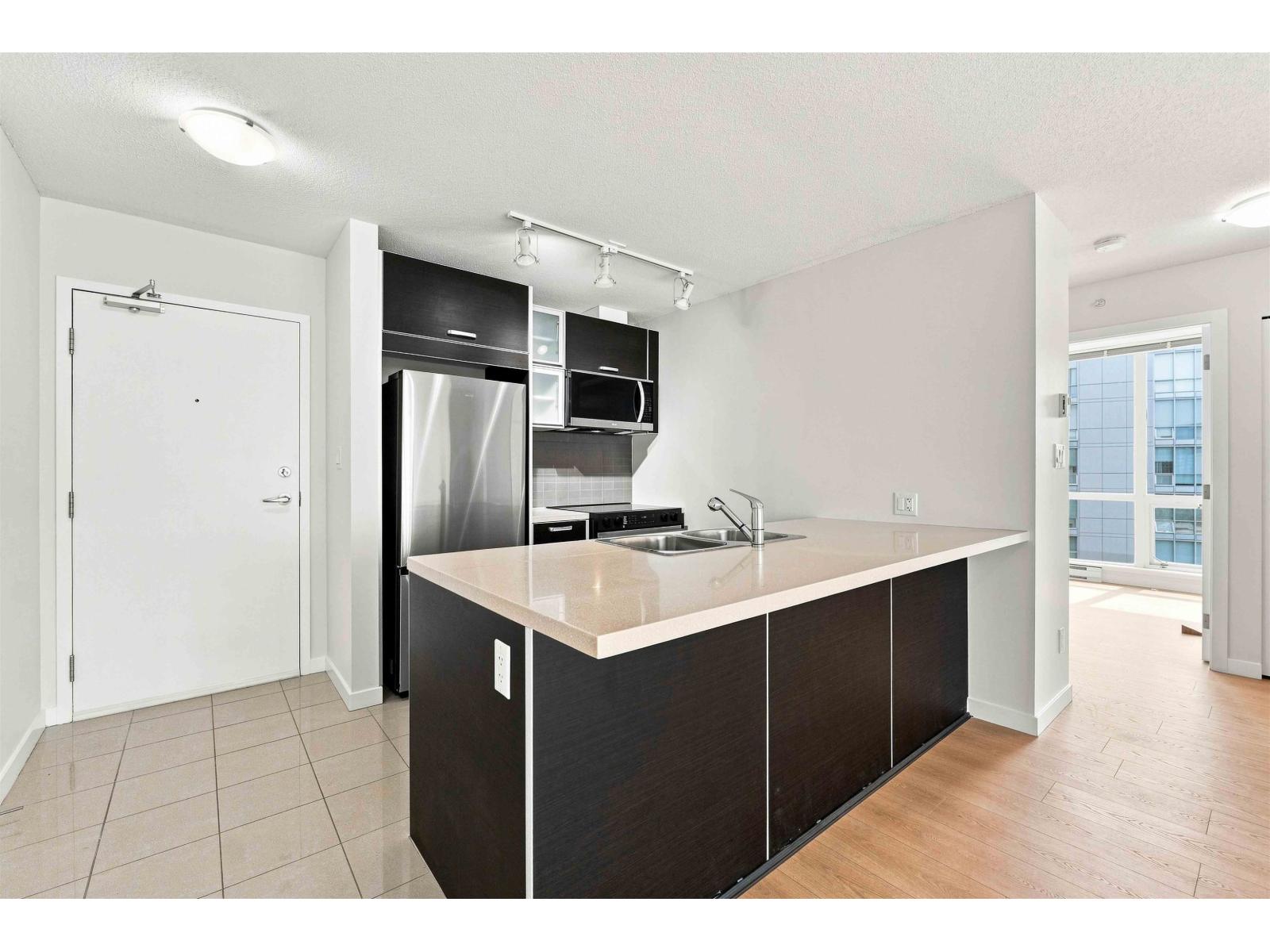 3202 13688 100 Avenue Property Photo 3