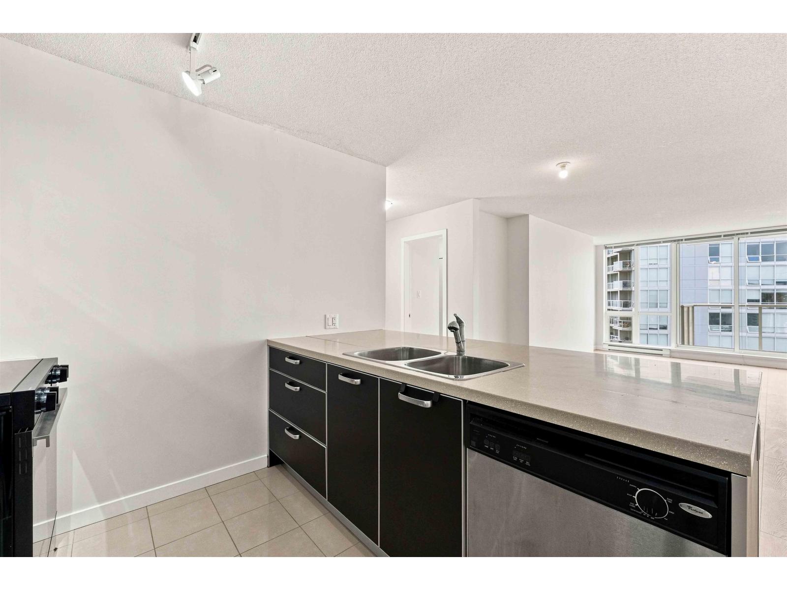 3202 13688 100 Avenue Property Photo 4