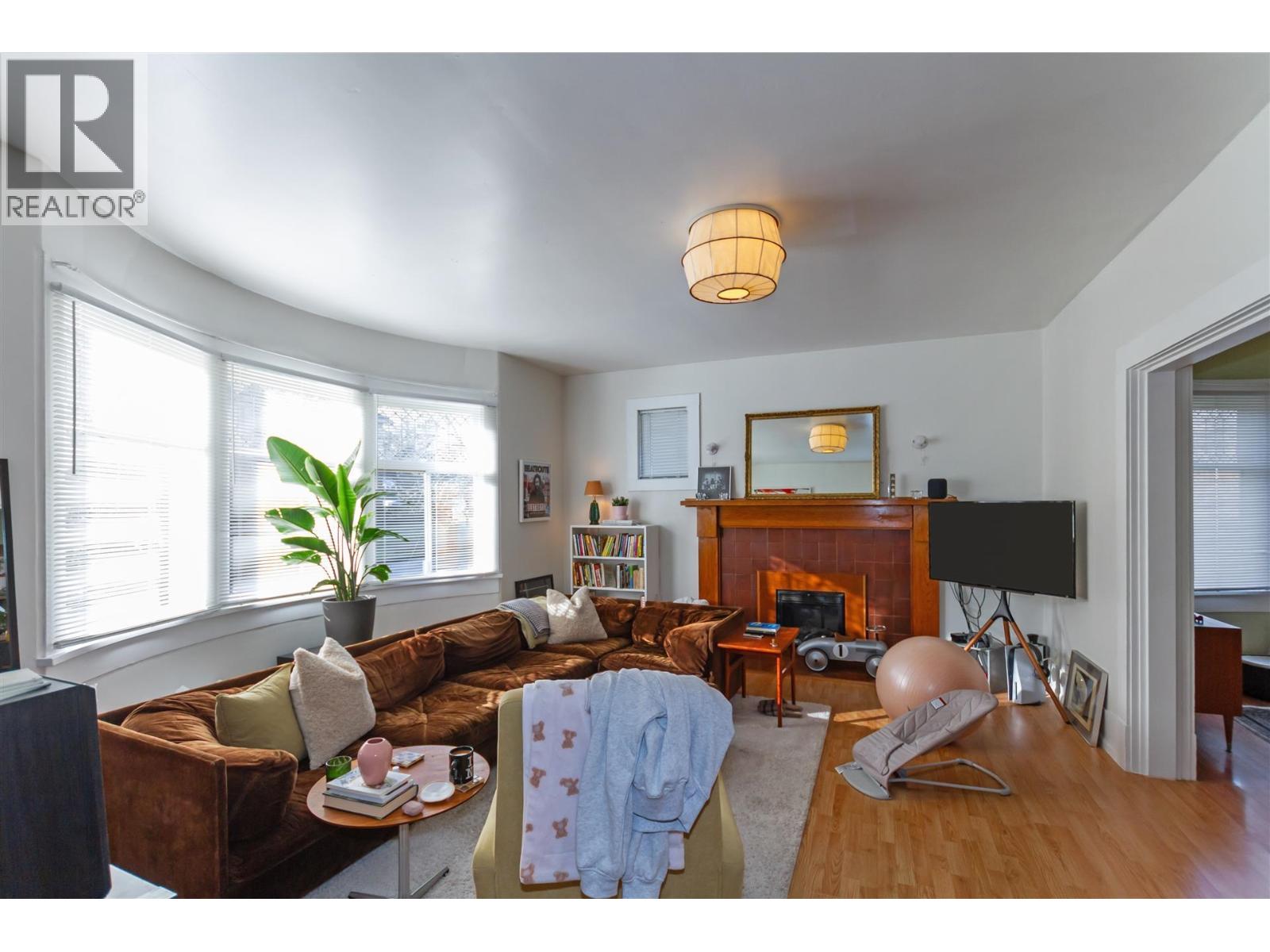 1925 Adanac Street Property Photo 7