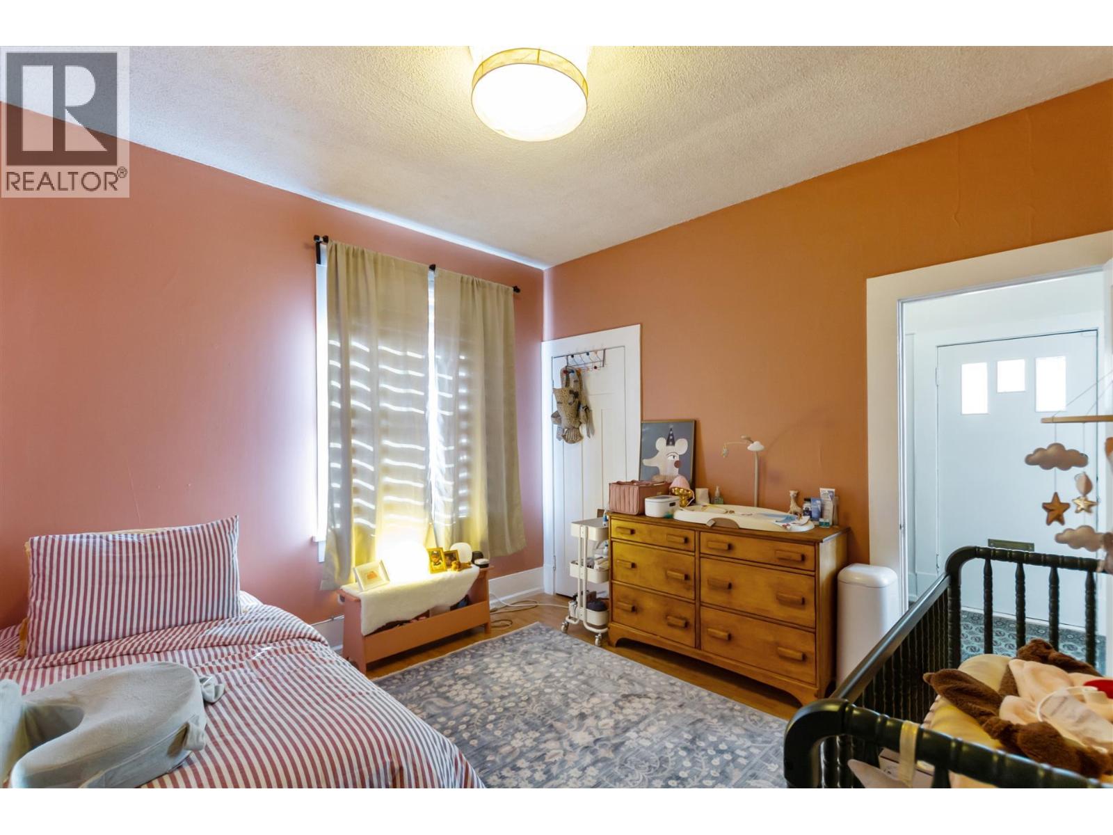 1925 Adanac Street Property Photo 10