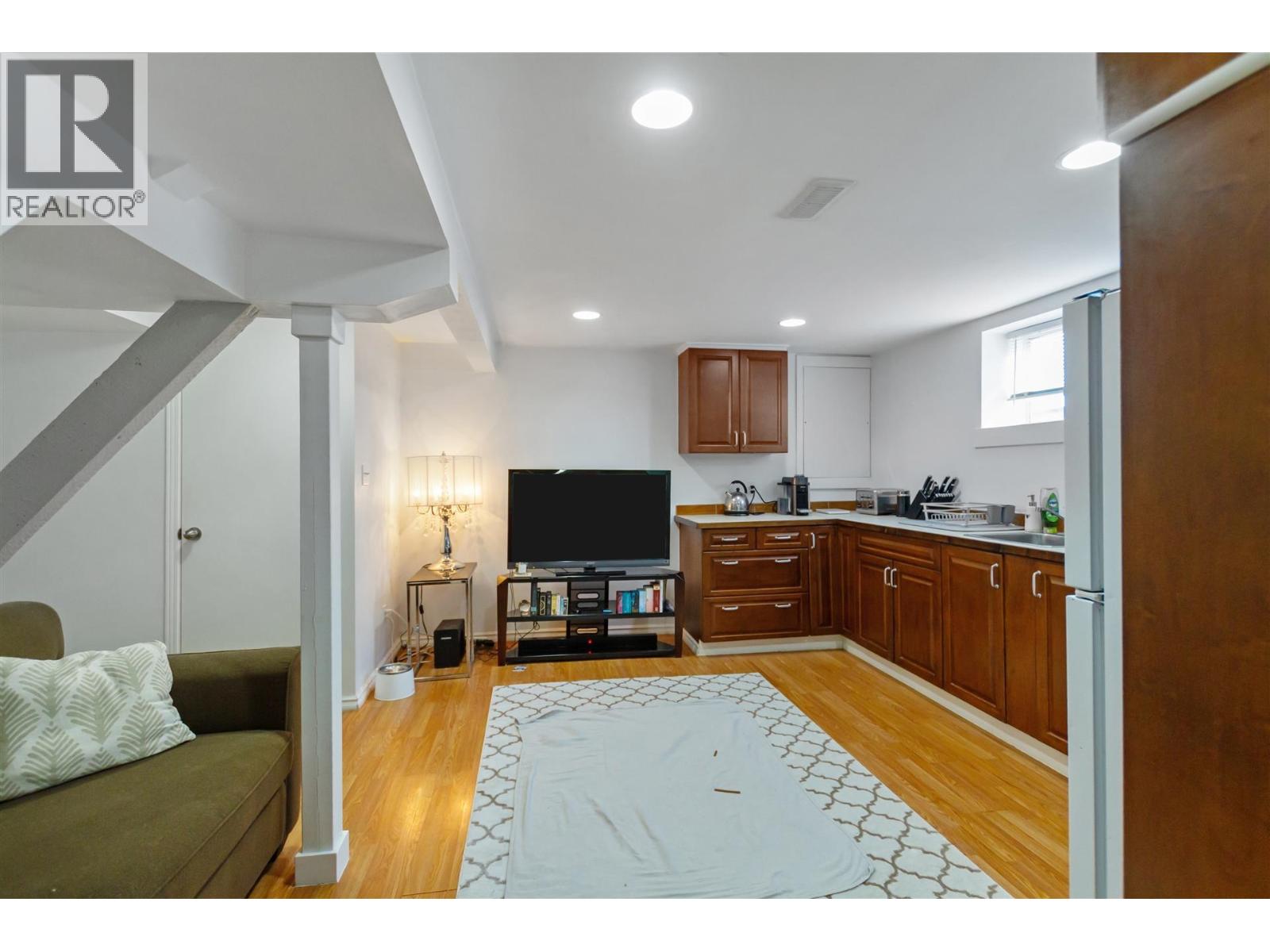 1925 Adanac Street Property Photo 17