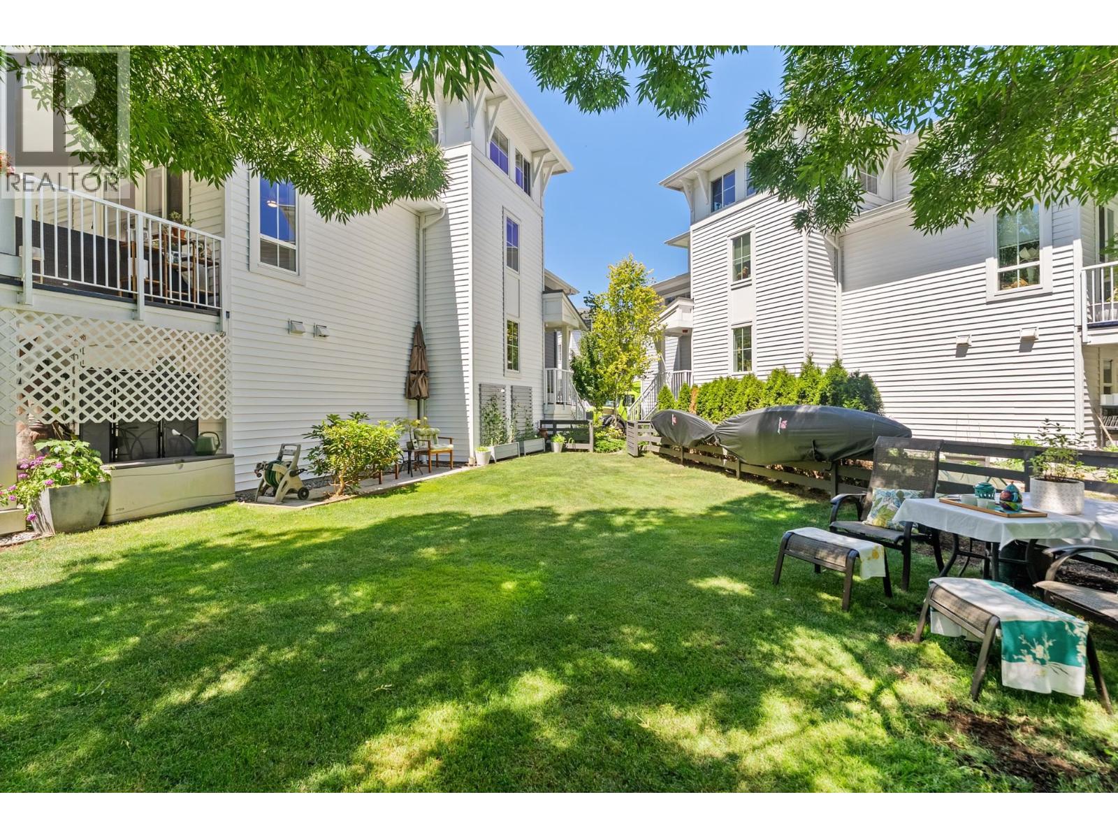 117 4638 Orca Way Photo de la propriété 1