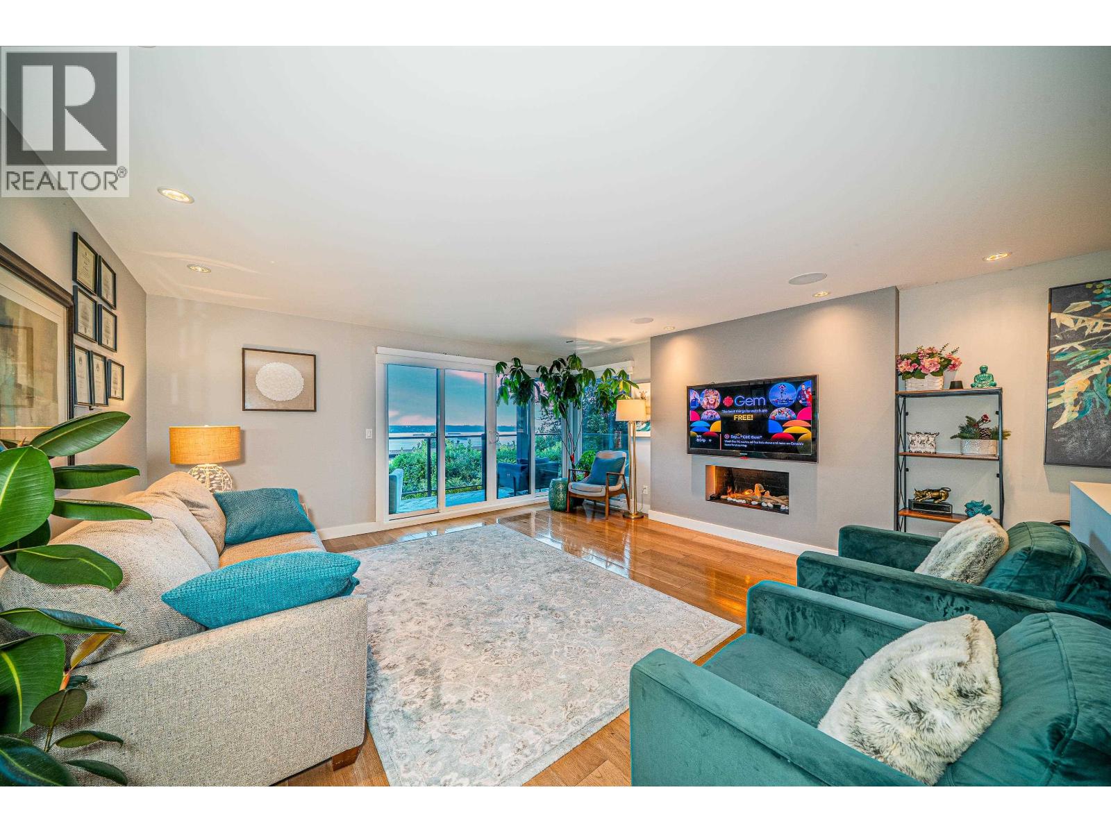 18 2214 Folkstone Way Property Photo 5