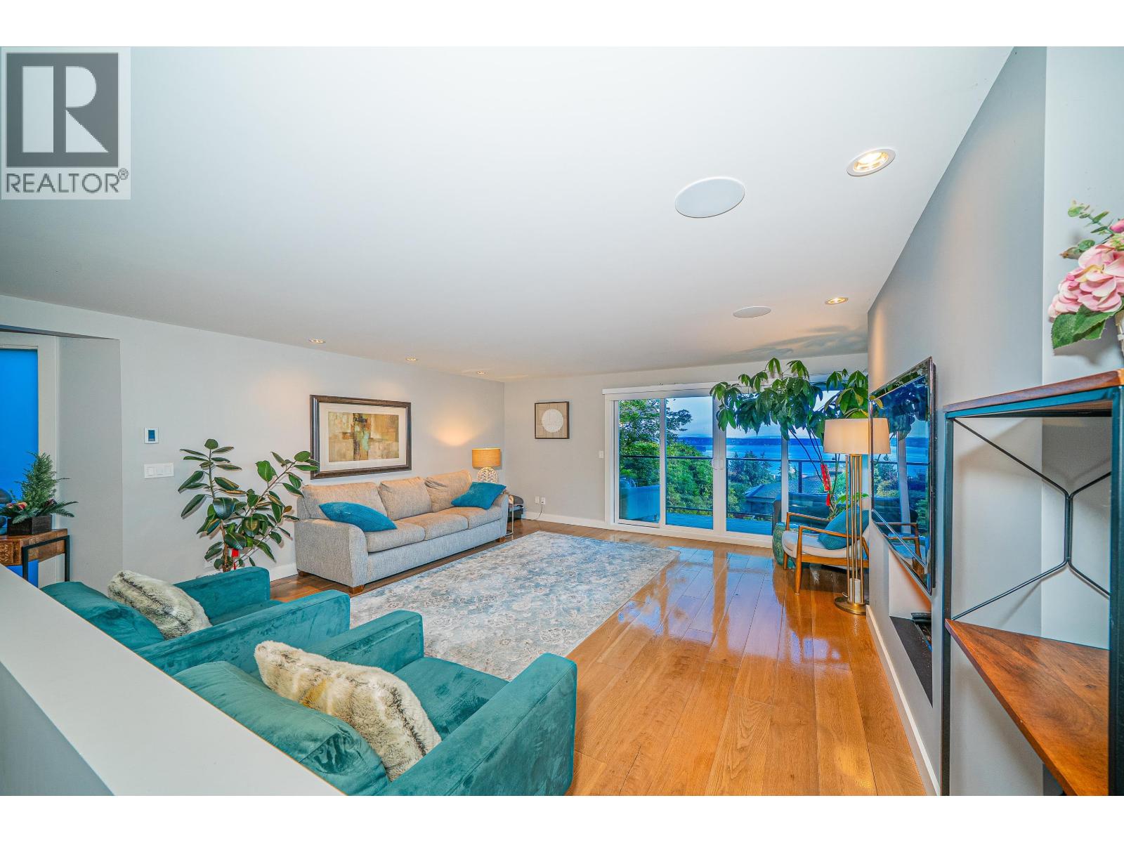 18 2214 Folkstone Way Property Photo 6