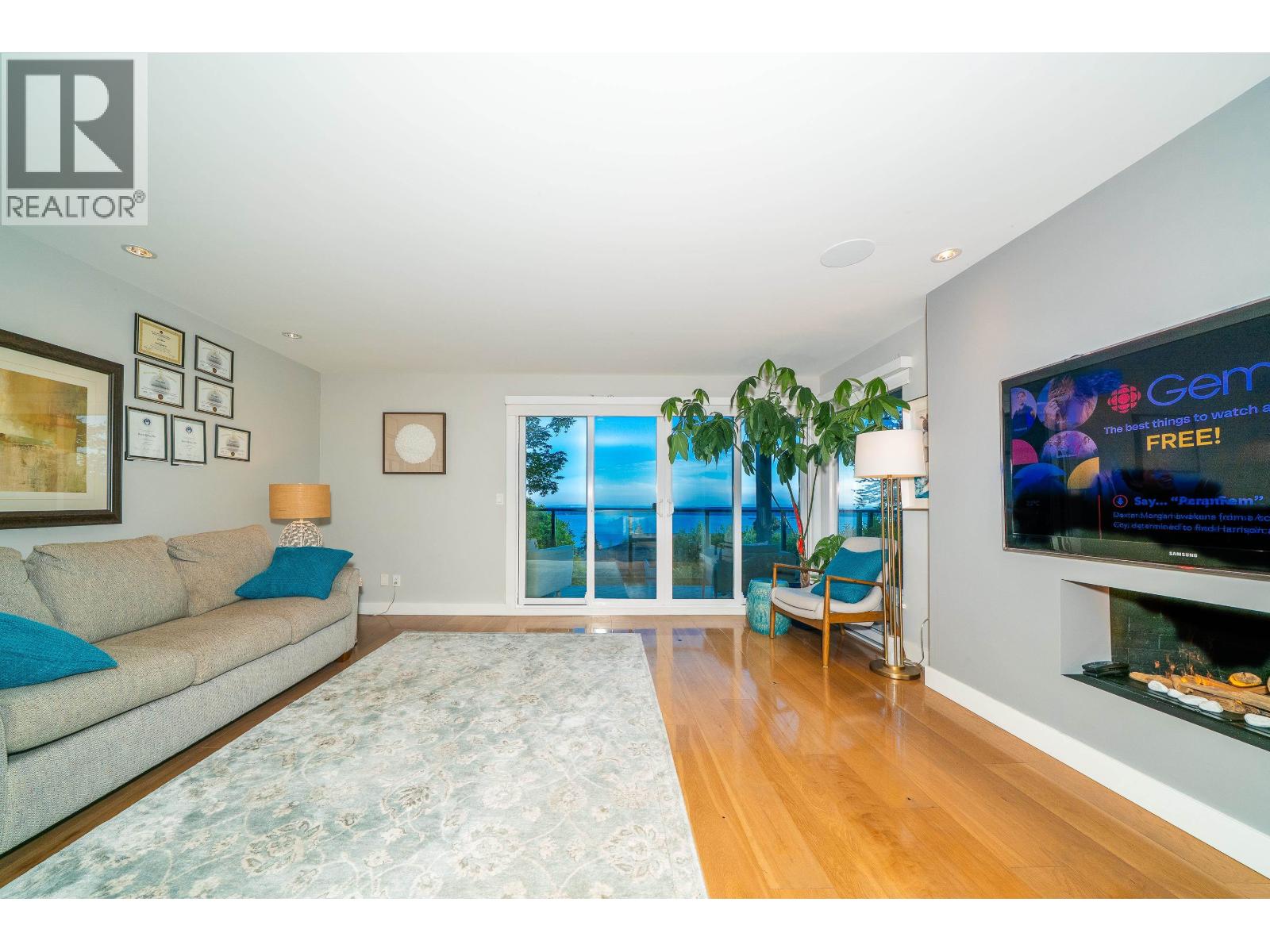 18 2214 Folkstone Way Property Photo 7