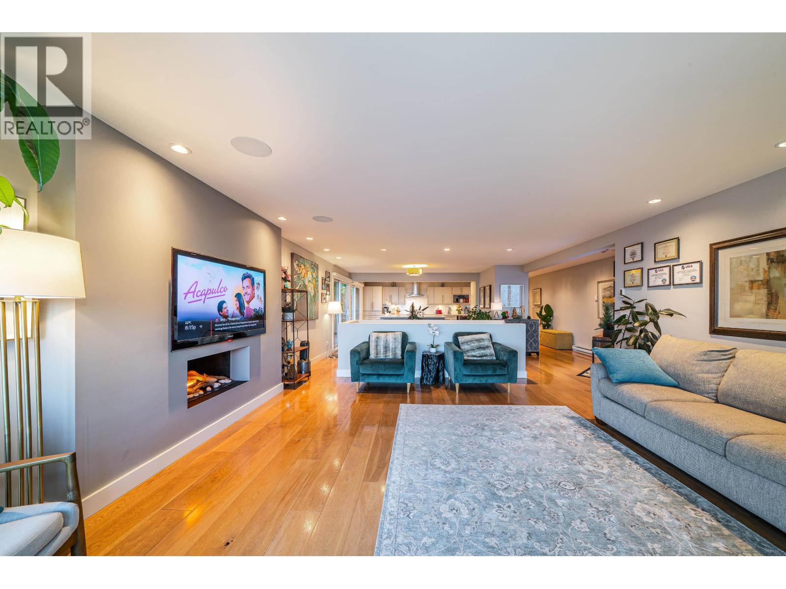 18 2214 Folkstone Way Property Photo 9