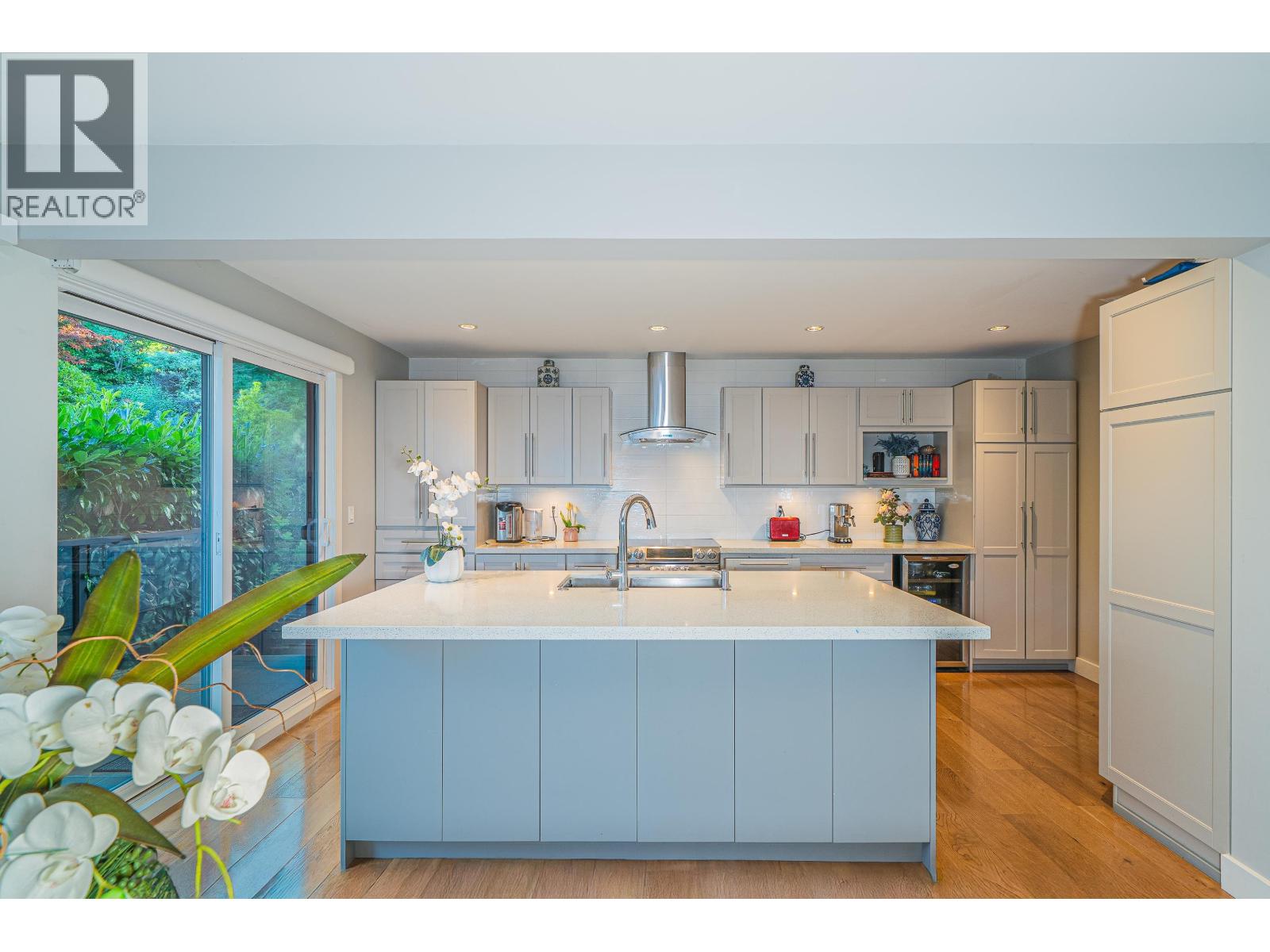 18 2214 Folkstone Way Property Photo 10