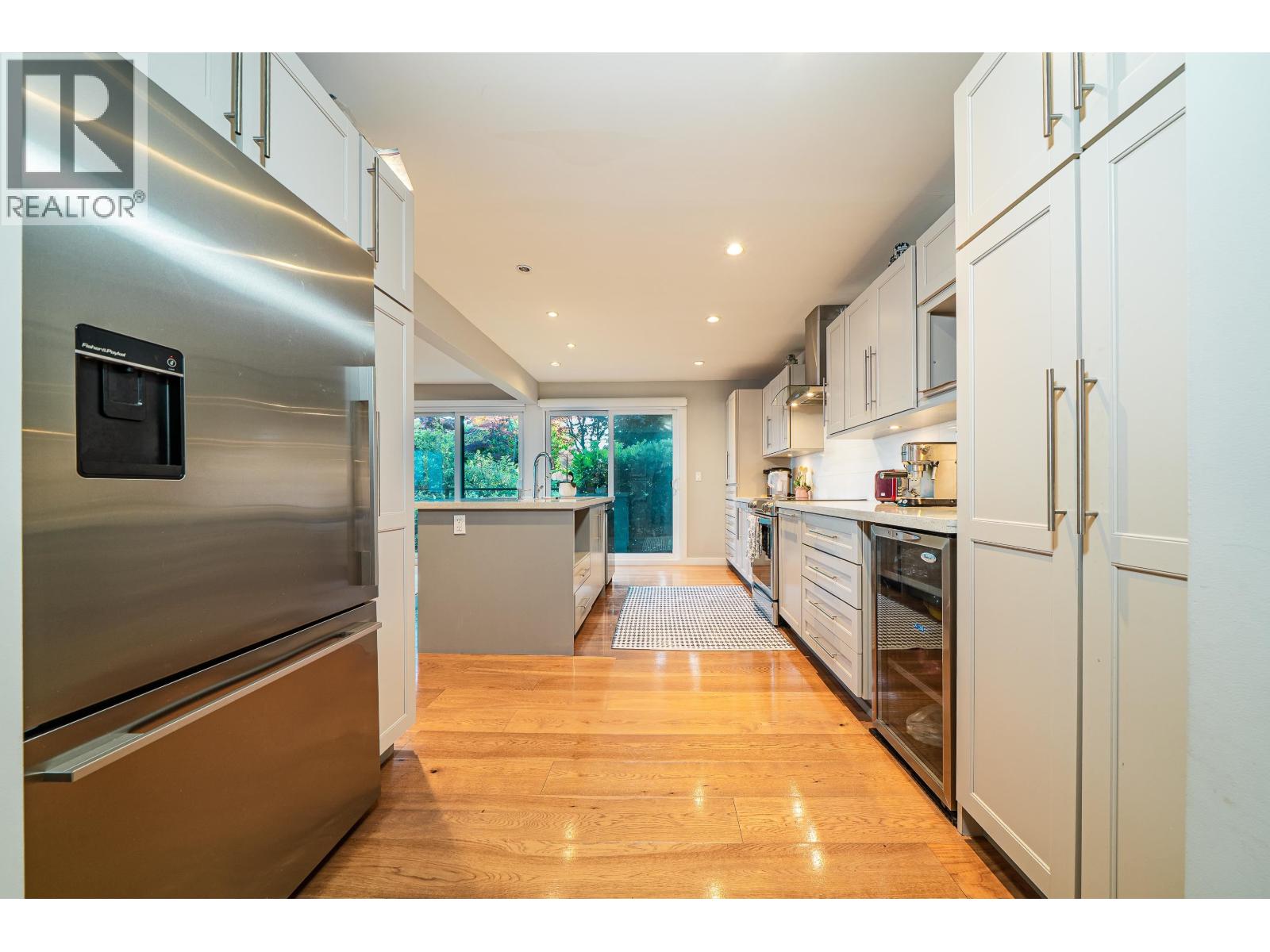 18 2214 Folkstone Way Property Photo 13