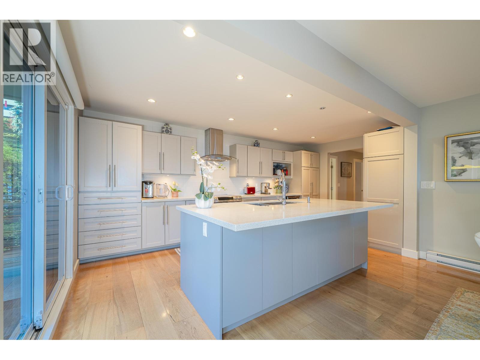 18 2214 Folkstone Way Property Photo 15