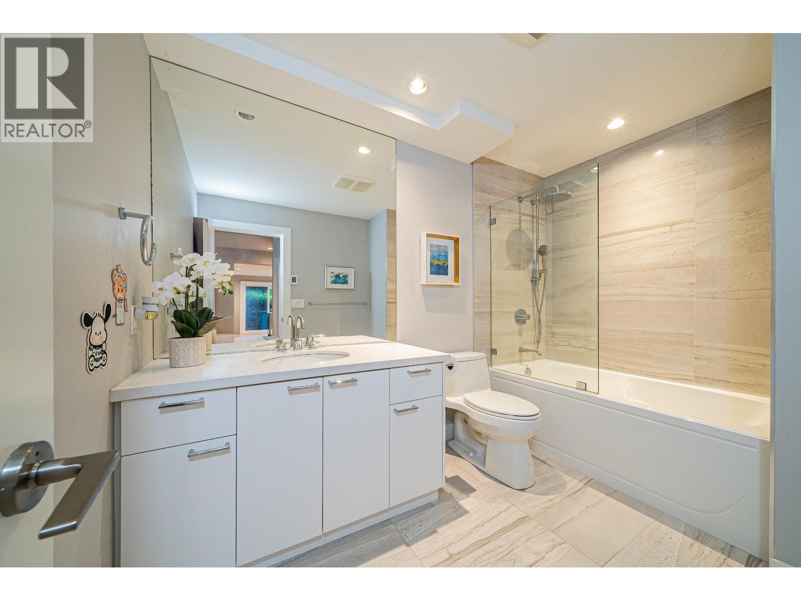 18 2214 Folkstone Way Property Photo 22