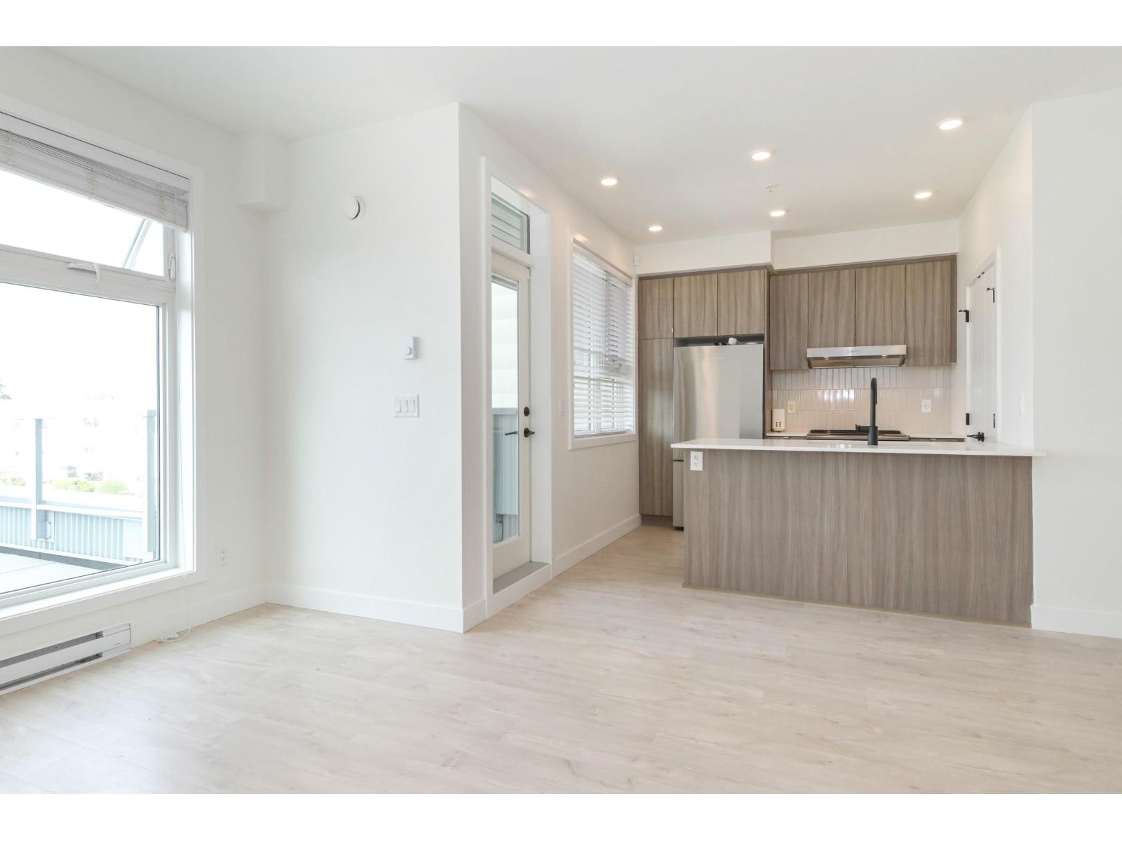 313 32838 Landeau Place Property Photo 6
