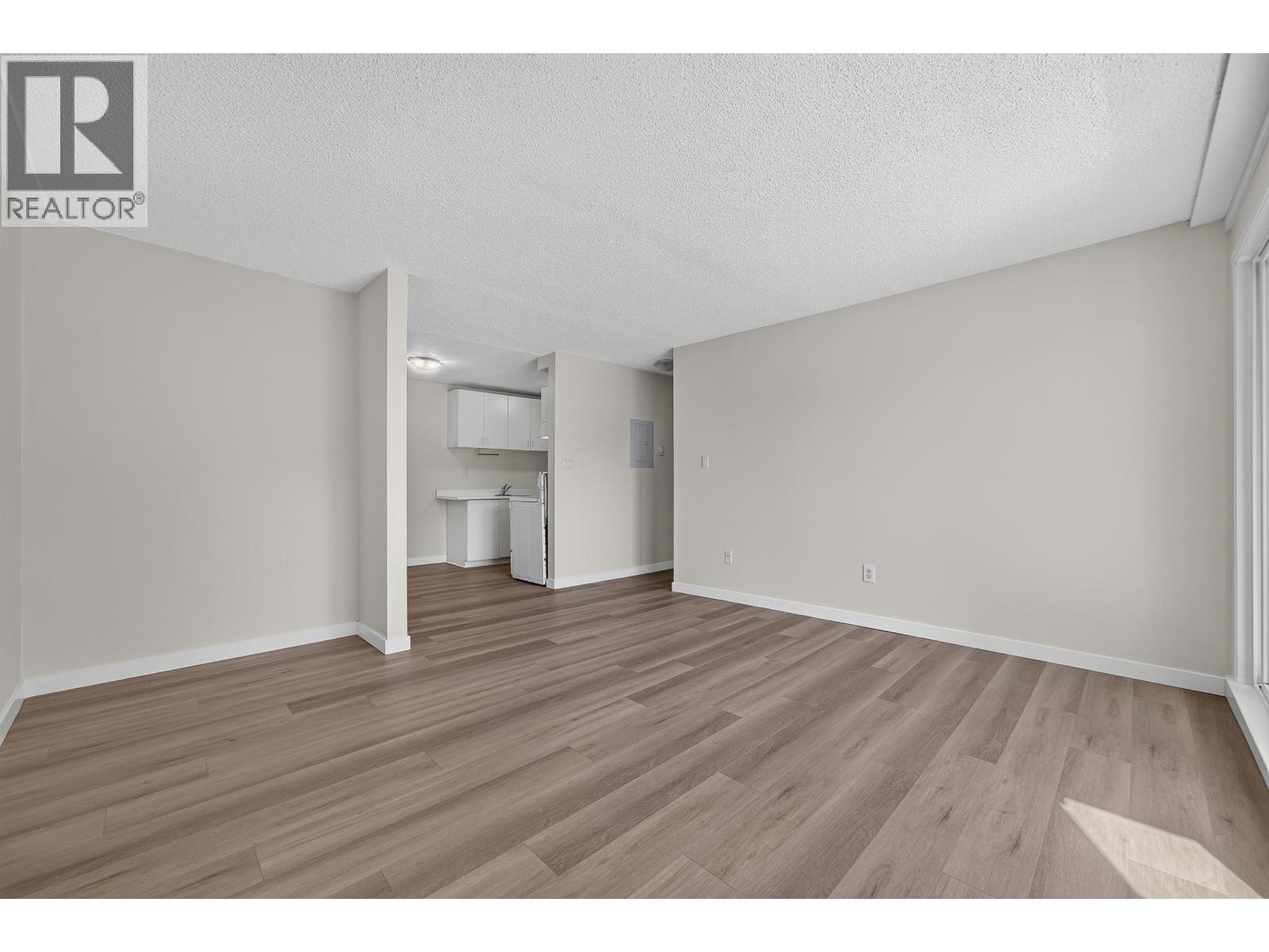 203 7220 Lindsay Road Property Photo 3