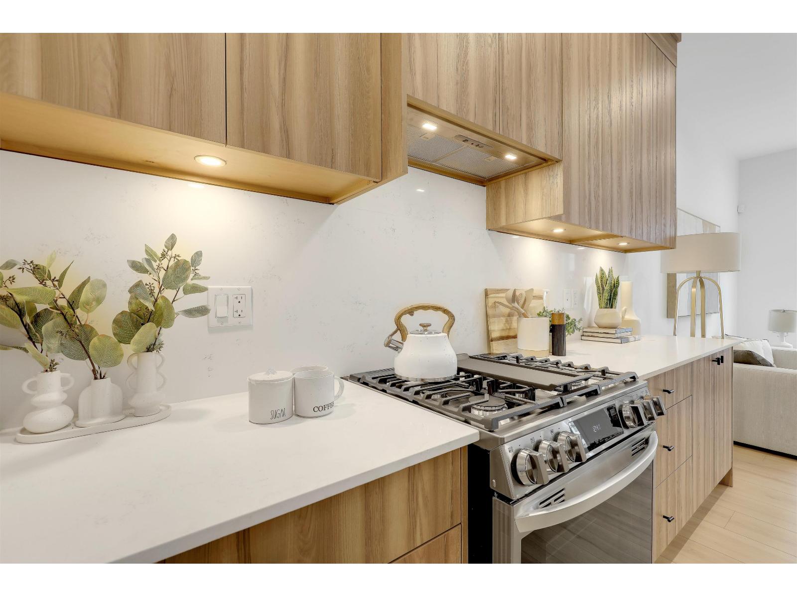 12 8924 Cedar Street Property Photo 11