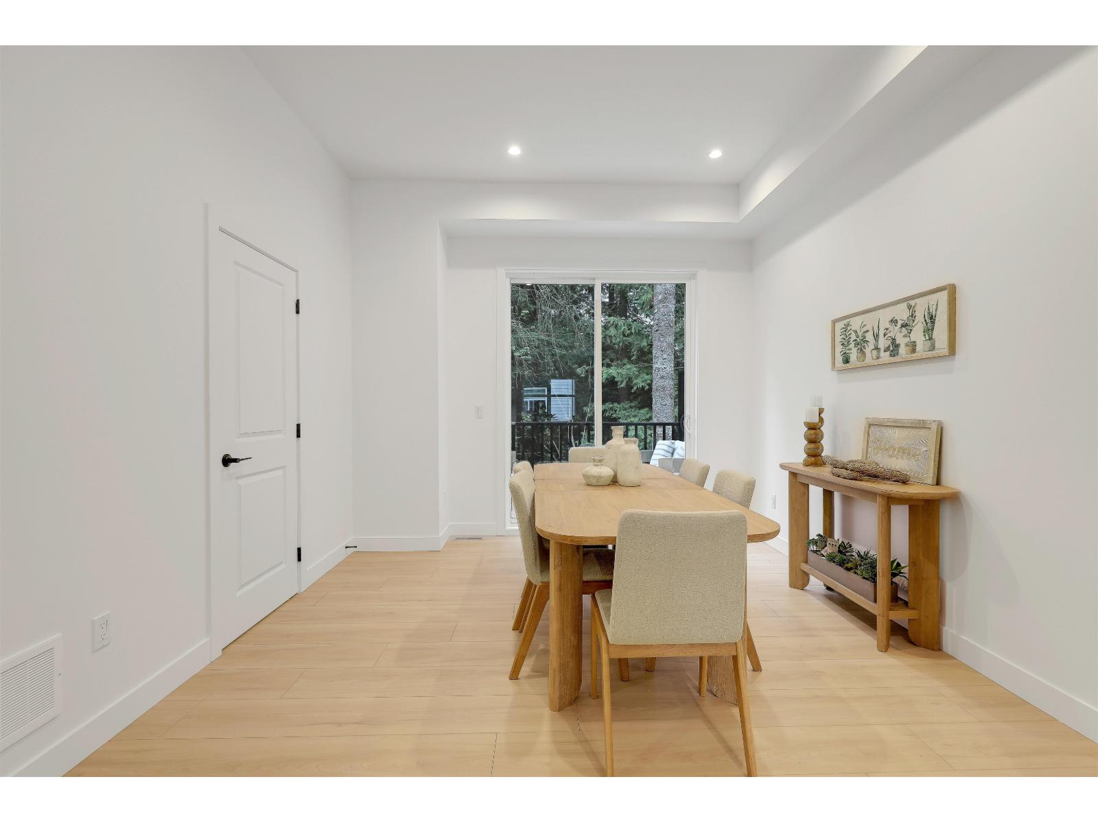 12 8924 Cedar Street Property Photo 13